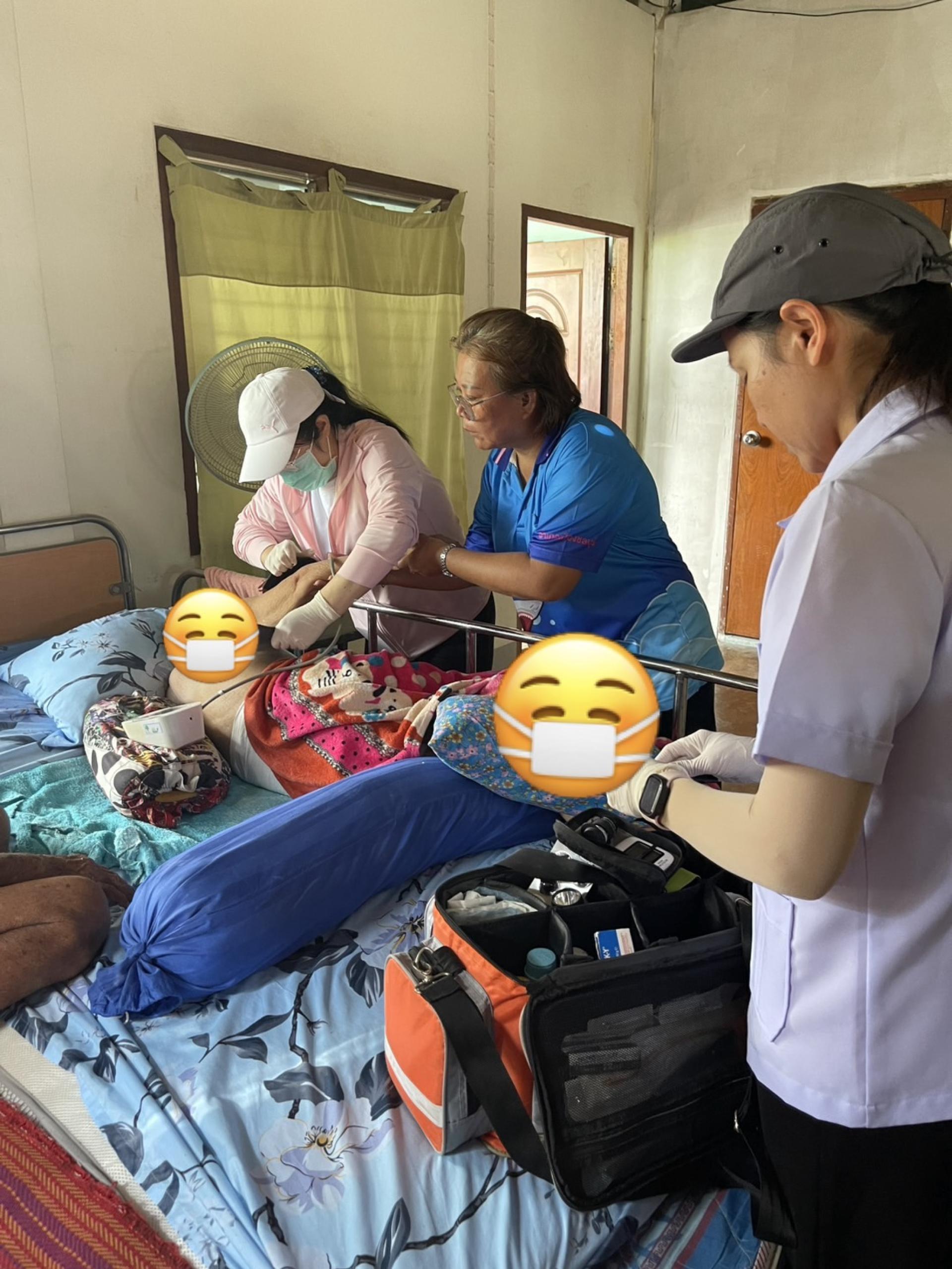 กองสาธารณสุขและสิ่งแวดล้อม ออกให้บริการตรวจเยี่ยมผู้ป่วยติดเตียง ณ หมู่ 2 เพื่อติดตามอาการ จำนวน 1 ราย