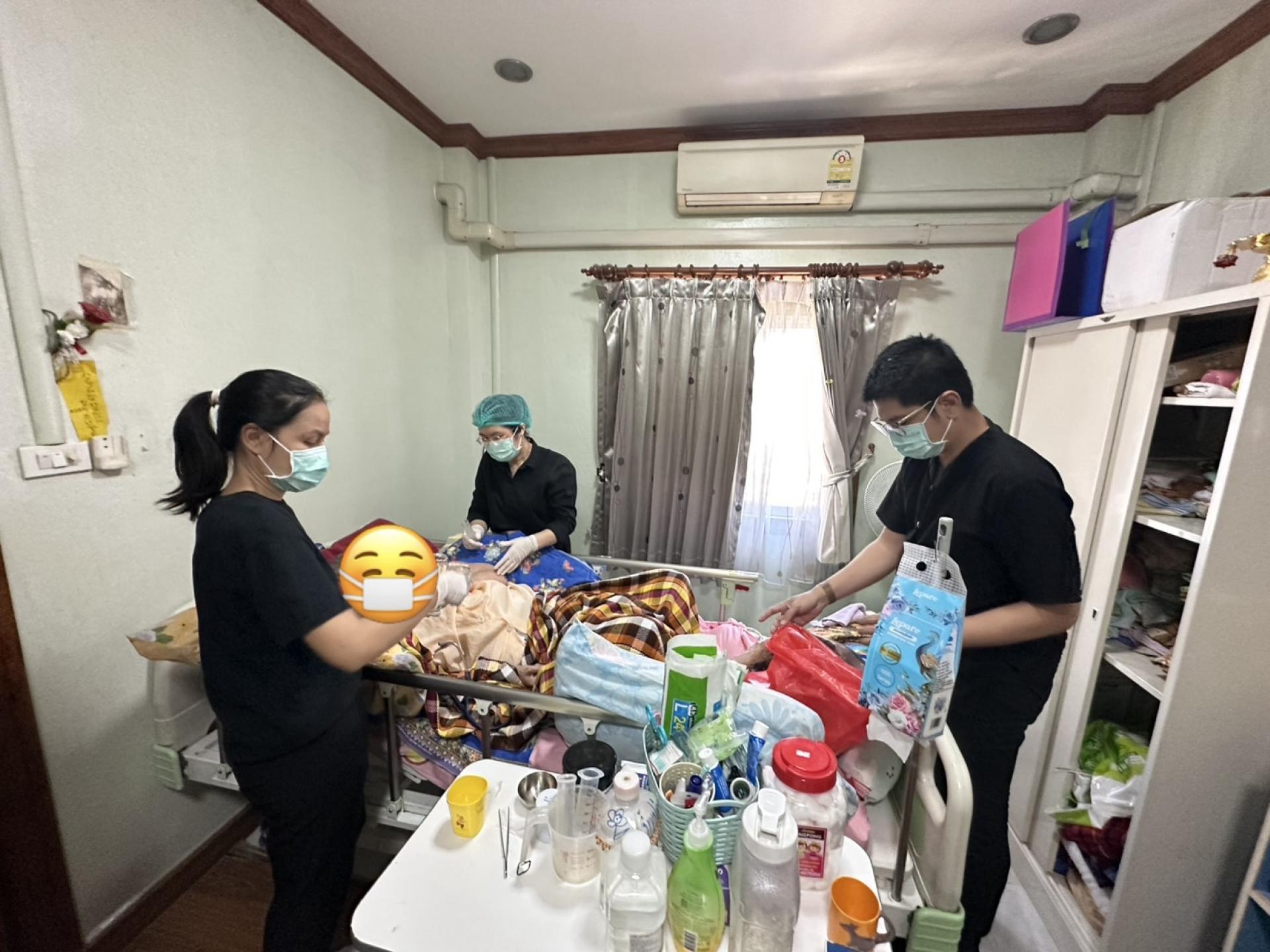 กองสาธารณสุขและสิ่งแวดล้อม ลงเยี่ยมติดตามอาการผู้ป่วยติดเตียง