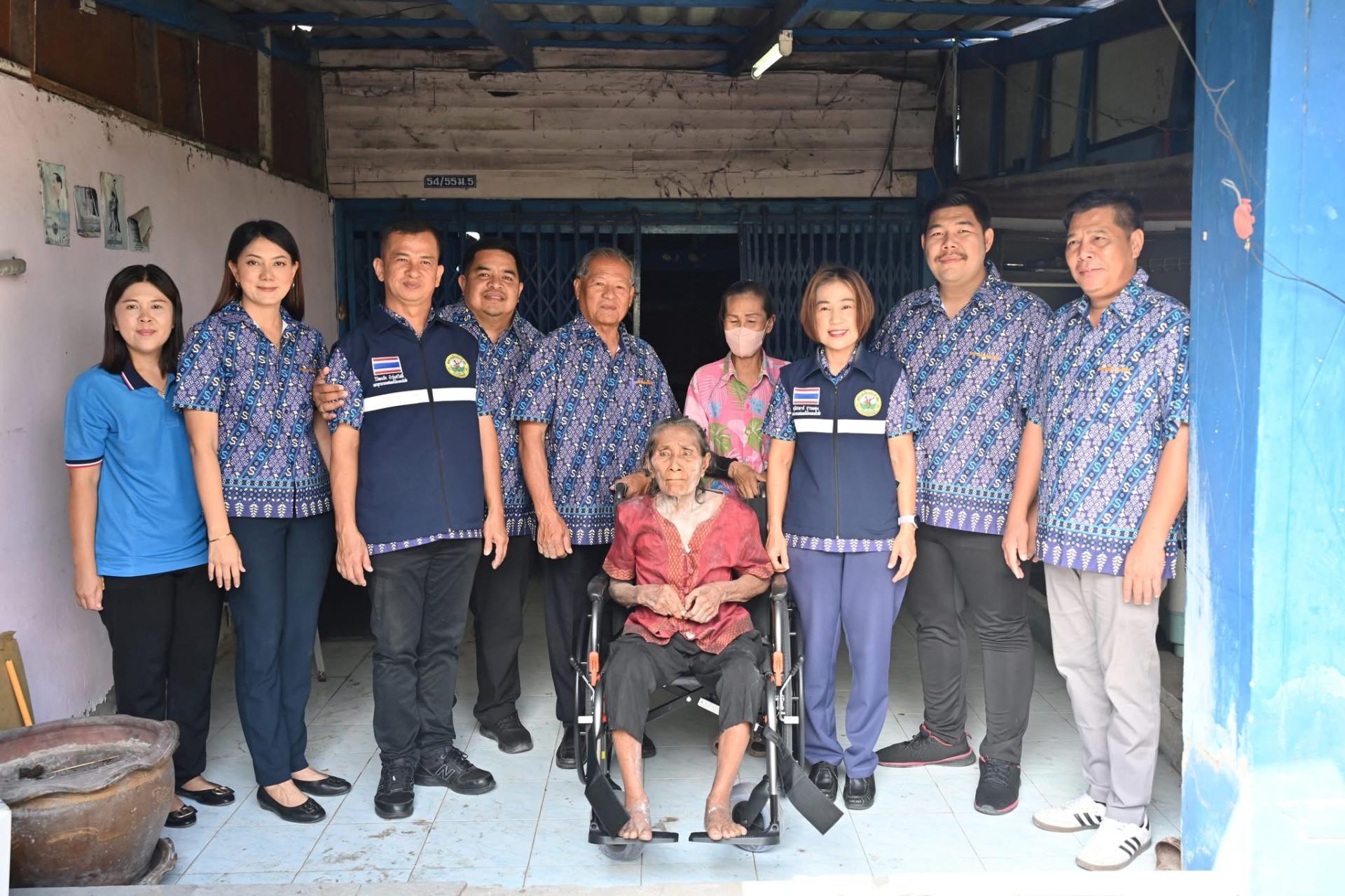 ลงพื้นที่มอบรถเข็นนั่ง (Wheelchair) ให้แก่ผู้พิการทางการเคลื่อนไหว ในพื้นที่ตำบลดอนหัวฬ่อ 