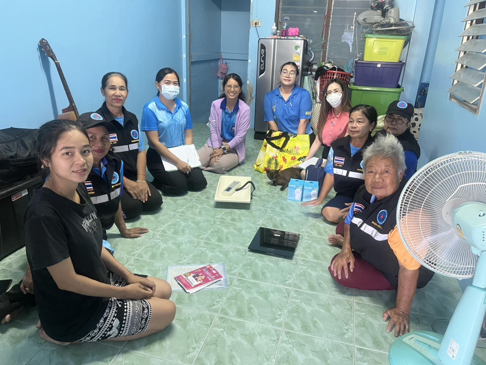 กองสาธารณสุขและสิ่งแวดล้อม ให้บริการเยี่ยมบ้านมารดาหลังคลอด ทารกแรกเกิด ตรวจสุขภาพเบื้องต้นแก่มารดาหลังคลอด
