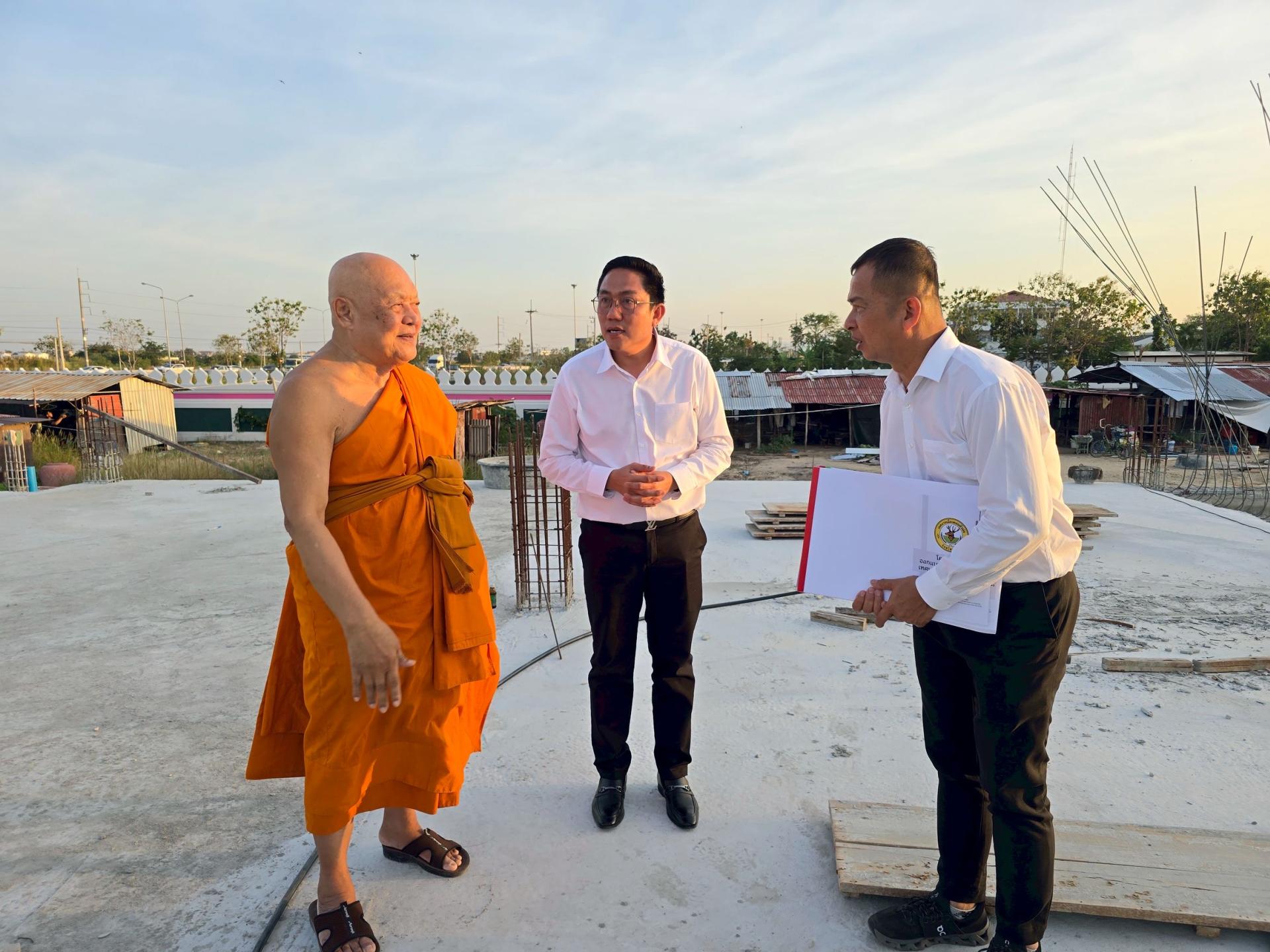 นายกเทศมนตรีเมืองดอนหัวฬ่อ ได้เข้ากราบนมัสการพระครูอรรถกิจพิมล (ประสิทธิ์ อตฺถโกสโล) เจ้าอาวาสวัดใหม่พระยาทำ เพื่อปรึกษาหารือเกี่ยวกับการขอใช้ประโยชน์ในที่ธรณีสงฆ์ของวัดใหม่พระยาทำ