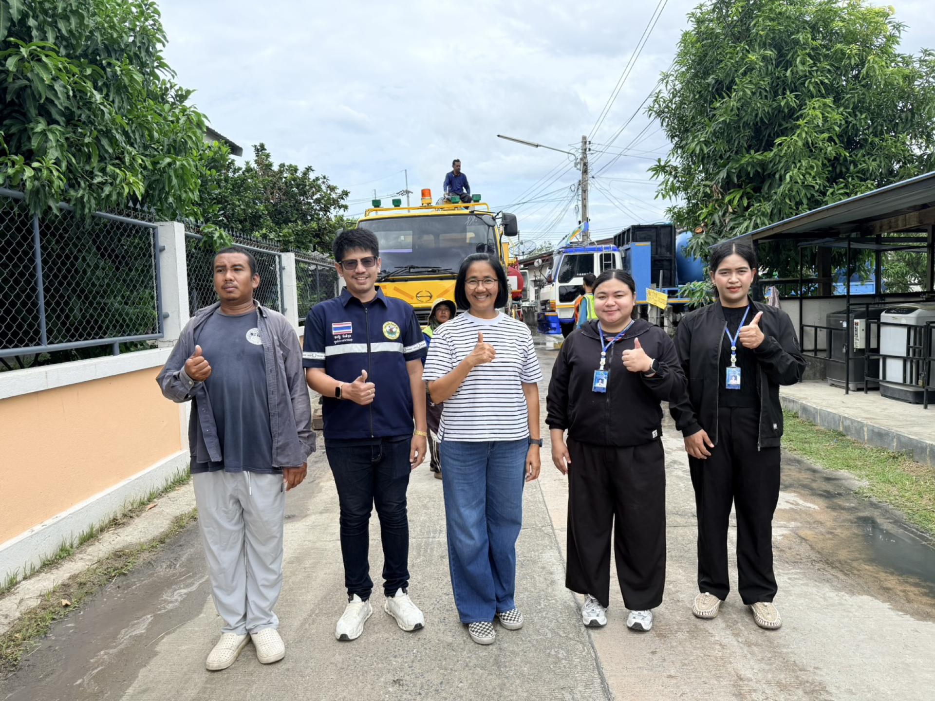 กองสาธารณสุขและสิ่งแวดล้อม ดำเนินการตรวจสอบติดตามการปฏิบัติงานดูดฉีดล้างท่อระบายน้ำ