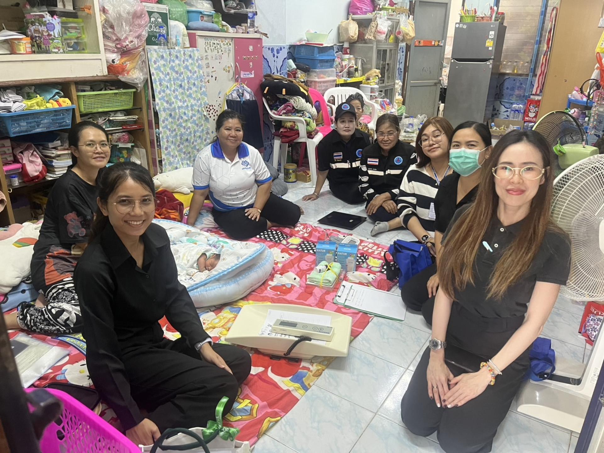 กองสาธารณสุขและสิ่งแวดล้อม ให้บริการเยี่ยมบ้านมารดาหลังคลอด ทารกแรกเกิด พร้อมทั้งตรวจสุขภาพเบื้องต้นแก่มารดาหลังคลอด 