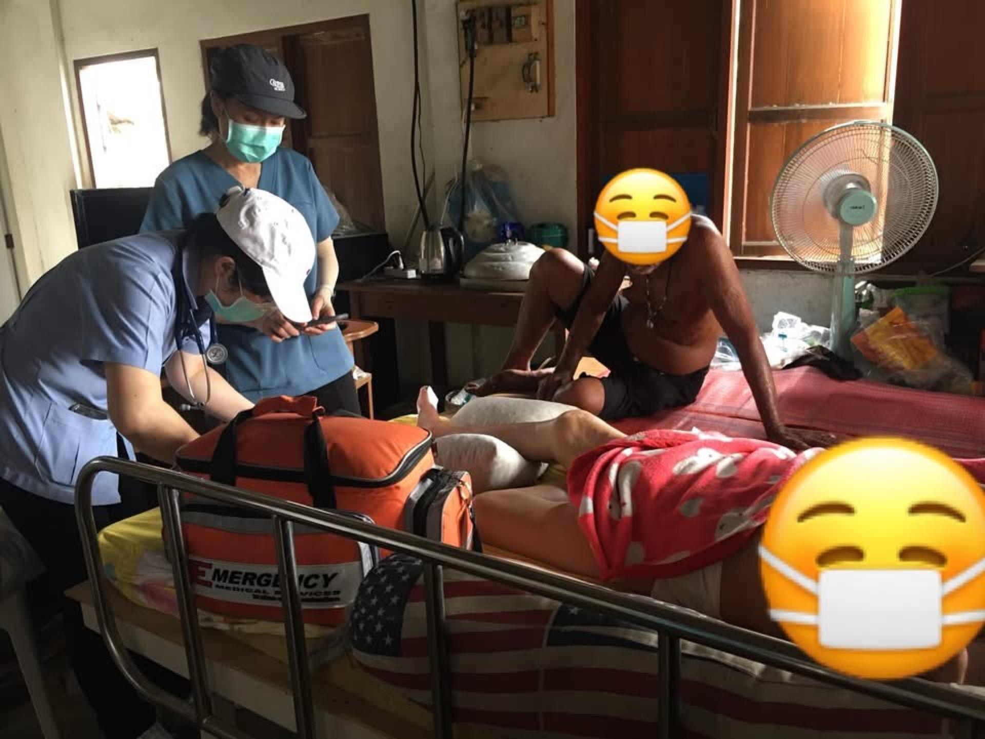 กองสาธารณสุขและสิ่งแวดล้อม บริการตรวจเยี่ยมผู้ป่วยติดเตียงและผู้ป่วยโรคเรื้อรัง เพื่อติดตามอาการ