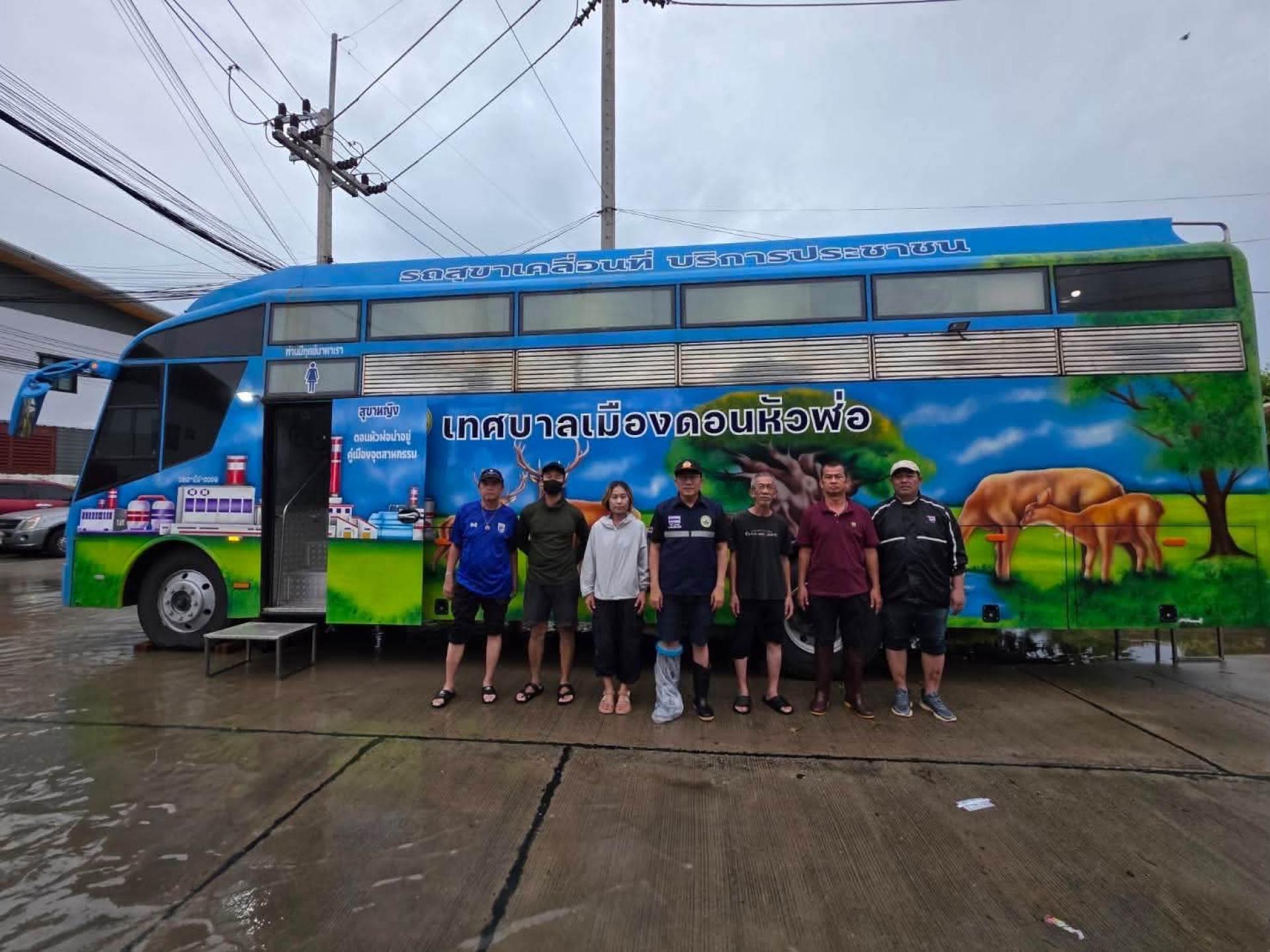 เทศบาลเมืองดอนหัวฬ่อ เร่งดำเนินการระบายน้ำ พร้อมลงพื้นที่ช่วยเหลือประชาชนที่ได้รับผลกระทบจากสถานการณ์น้ำท่วม

