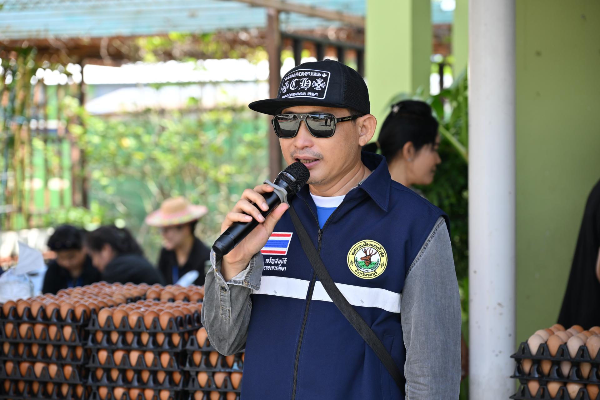  เทศบาลเมืองดอนหัวฬ่อ ลงพื้นที่มอบถุงยังชีพ พร้อมจัดตั้งศูนย์ช่วยเหลือผู้ประสบอุทกภัย หมู่ที่ 7