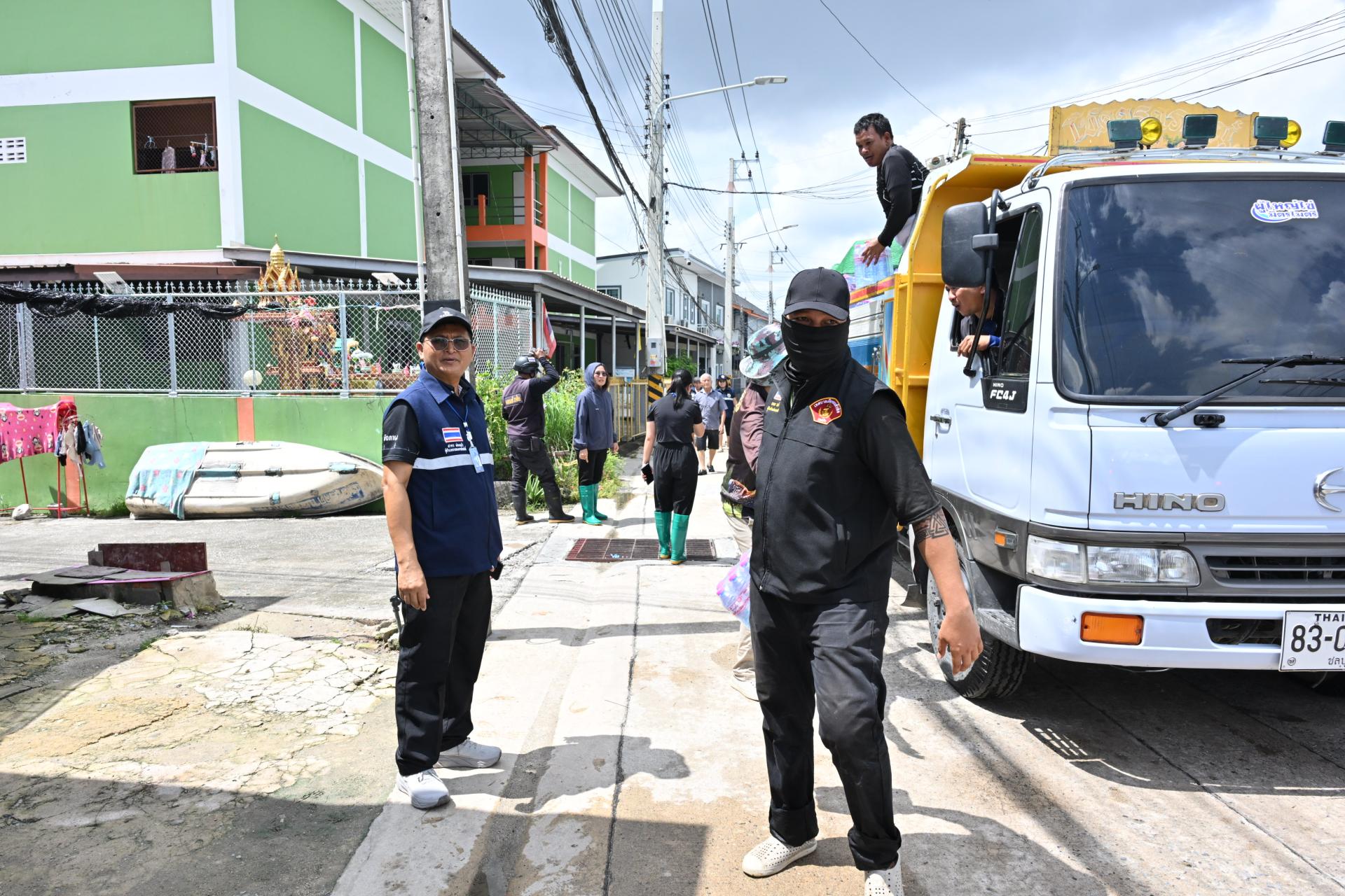  เทศบาลเมืองดอนหัวฬ่อ ลงพื้นที่มอบถุงยังชีพ พร้อมจัดตั้งศูนย์ช่วยเหลือผู้ประสบอุทกภัย หมู่ที่ 7