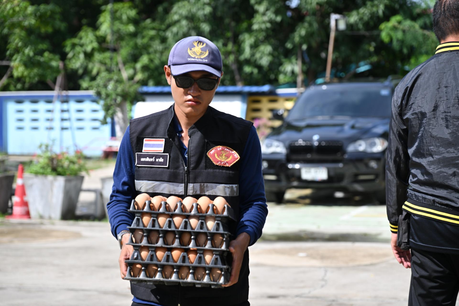  เทศบาลเมืองดอนหัวฬ่อ ลงพื้นที่มอบถุงยังชีพ พร้อมจัดตั้งศูนย์ช่วยเหลือผู้ประสบอุทกภัย หมู่ที่ 7