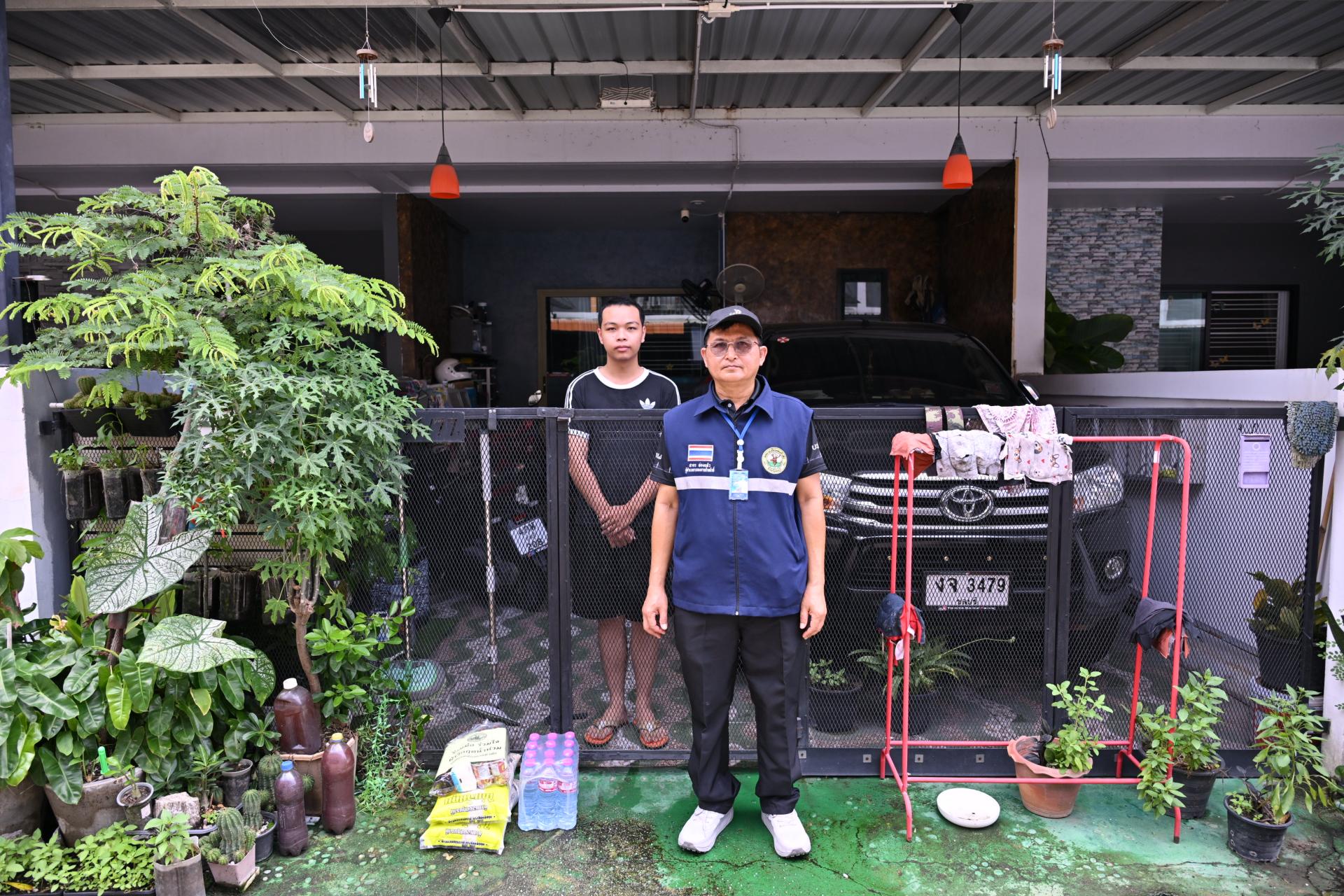  เทศบาลเมืองดอนหัวฬ่อ ลงพื้นที่มอบถุงยังชีพ พร้อมจัดตั้งศูนย์ช่วยเหลือผู้ประสบอุทกภัย หมู่ที่ 7