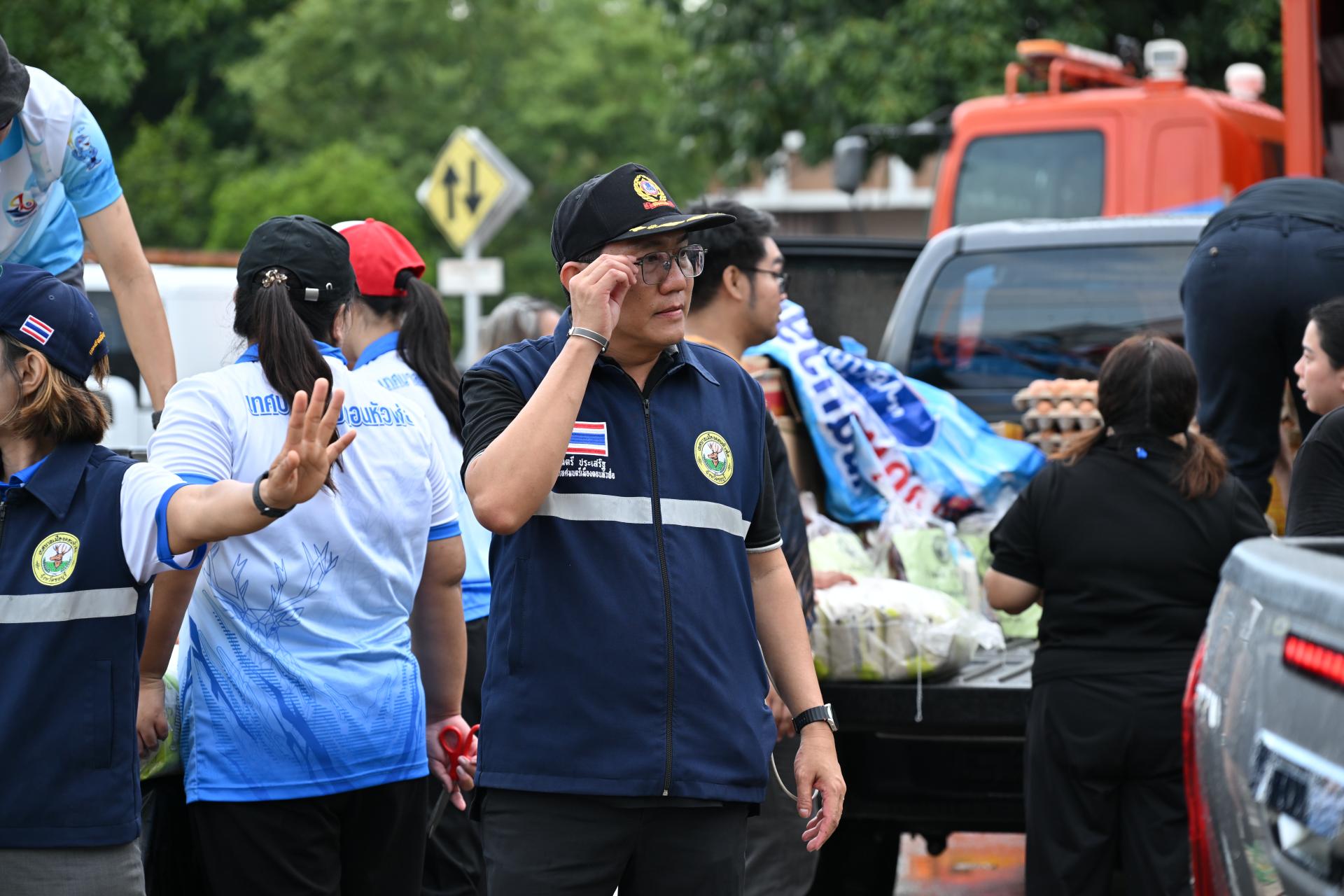  เทศบาลเมืองดอนหัวฬ่อ ลงพื้นที่มอบถุงยังชีพ พร้อมจัดตั้งศูนย์ช่วยเหลือผู้ประสบอุทกภัย หมู่ที่ 7