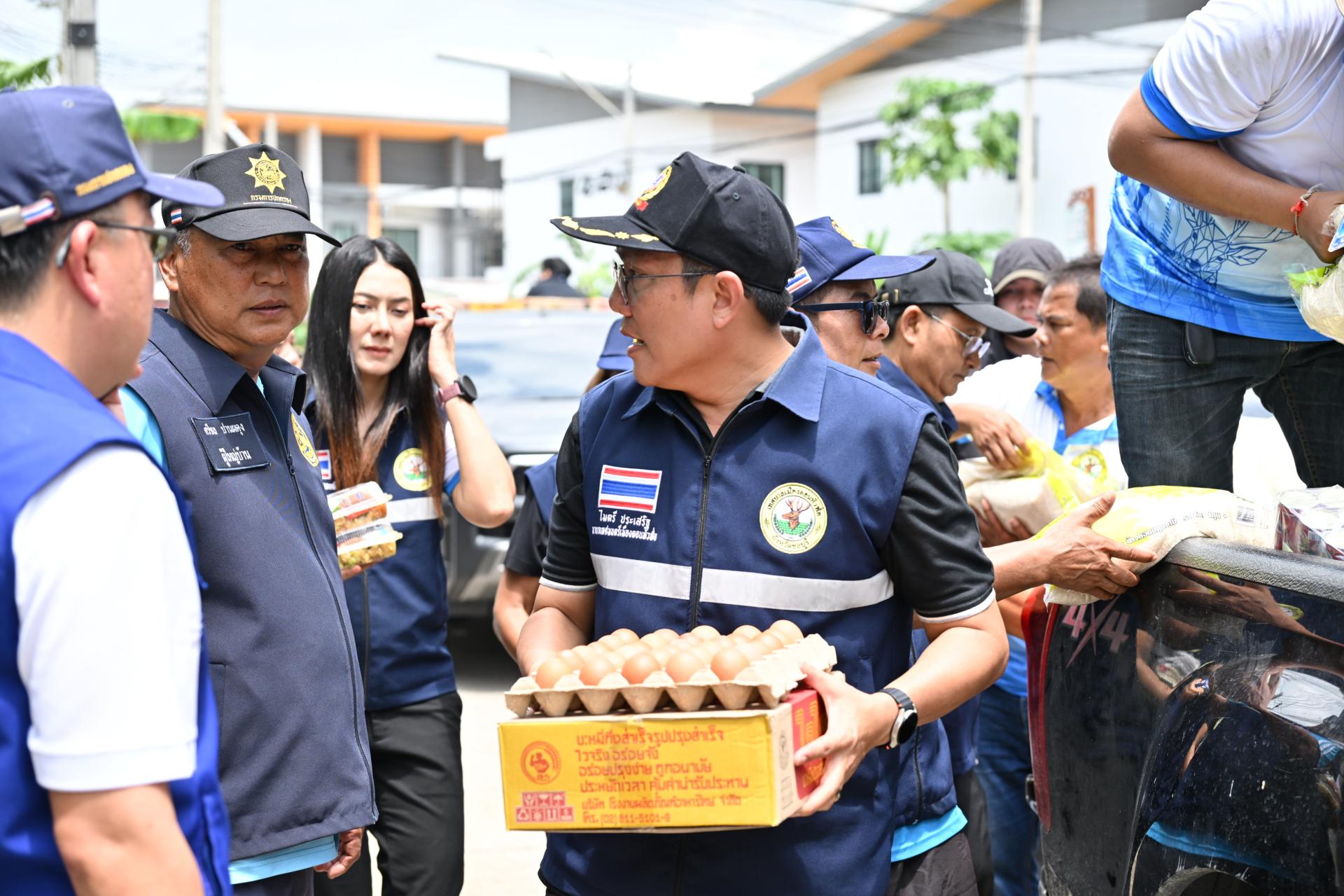  เทศบาลเมืองดอนหัวฬ่อ ลงพื้นที่มอบถุงยังชีพ พร้อมจัดตั้งศูนย์ช่วยเหลือผู้ประสบอุทกภัย หมู่ที่ 7