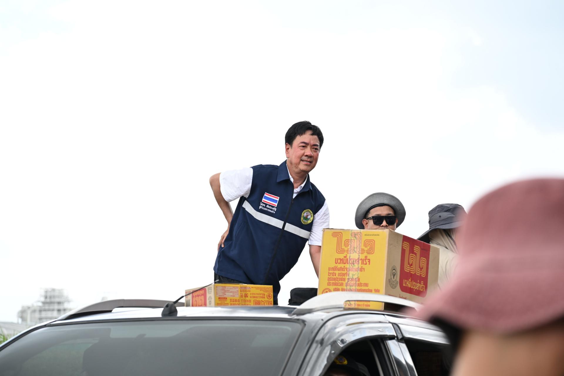  เทศบาลเมืองดอนหัวฬ่อ ลงพื้นที่มอบถุงยังชีพ พร้อมจัดตั้งศูนย์ช่วยเหลือผู้ประสบอุทกภัย หมู่ที่ 7