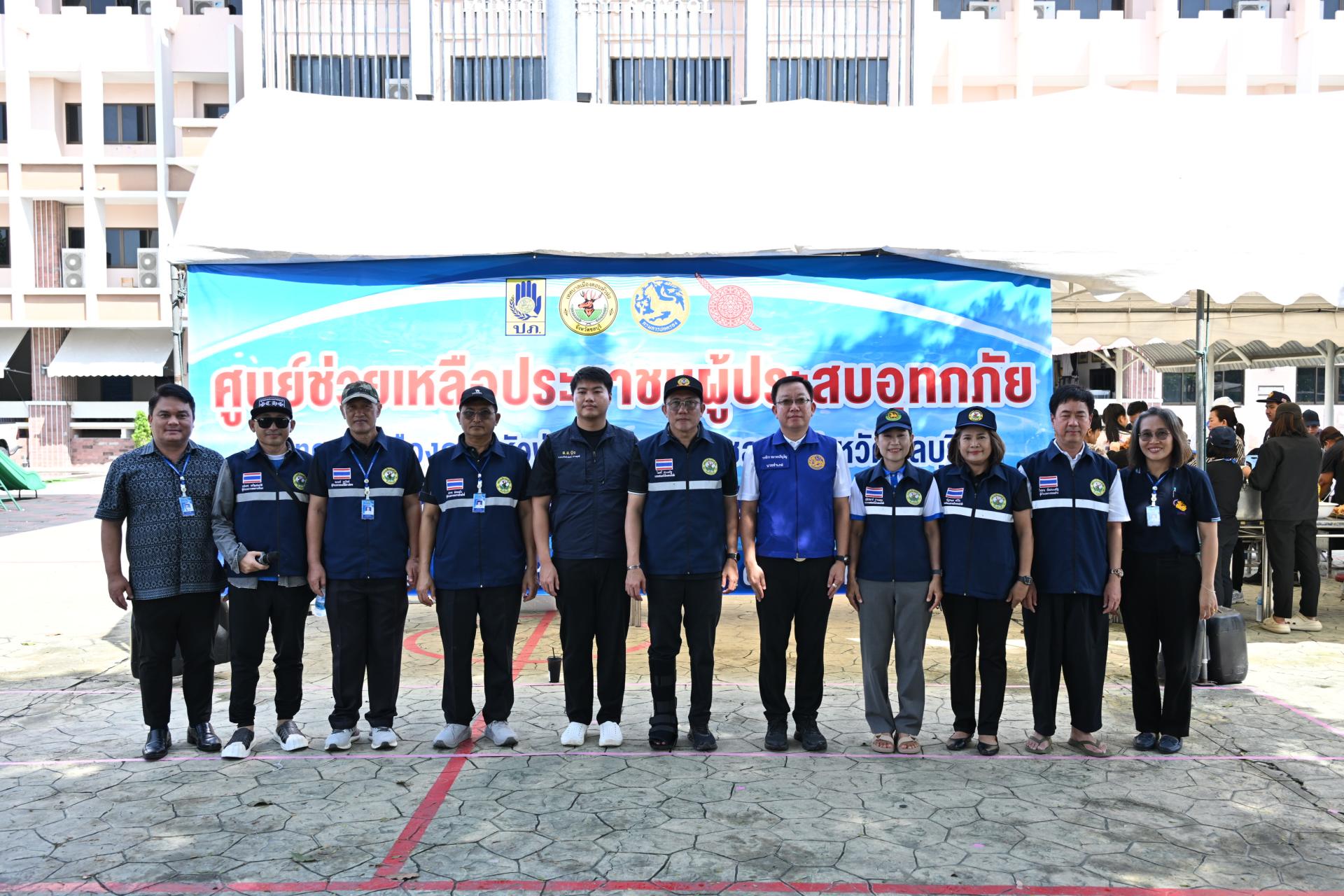  เทศบาลเมืองดอนหัวฬ่อ ลงพื้นที่มอบถุงยังชีพ พร้อมจัดตั้งศูนย์ช่วยเหลือผู้ประสบอุทกภัย หมู่ที่ 7