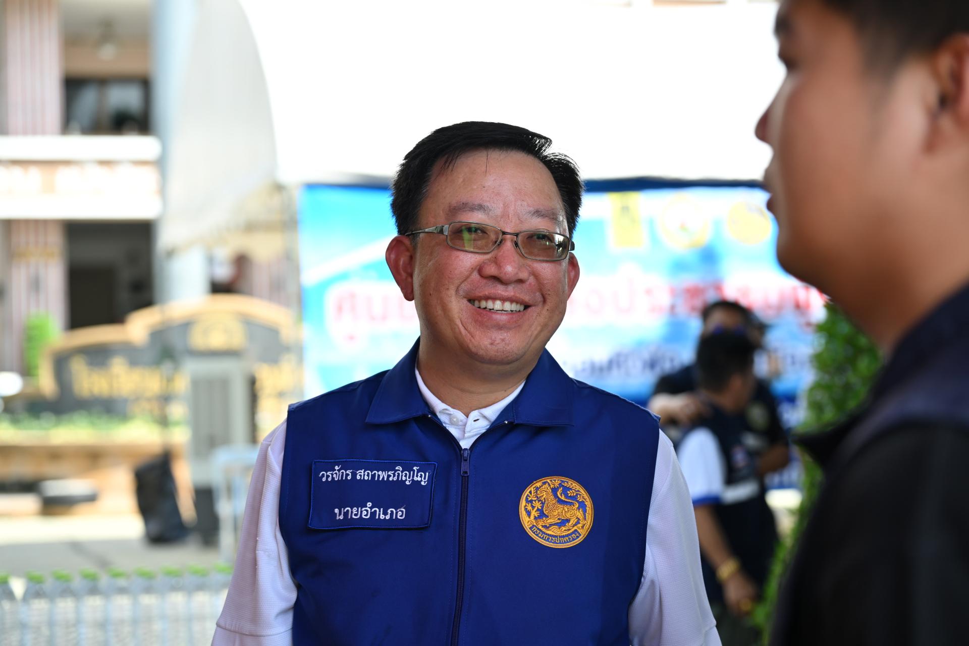  เทศบาลเมืองดอนหัวฬ่อ ลงพื้นที่มอบถุงยังชีพ พร้อมจัดตั้งศูนย์ช่วยเหลือผู้ประสบอุทกภัย หมู่ที่ 7