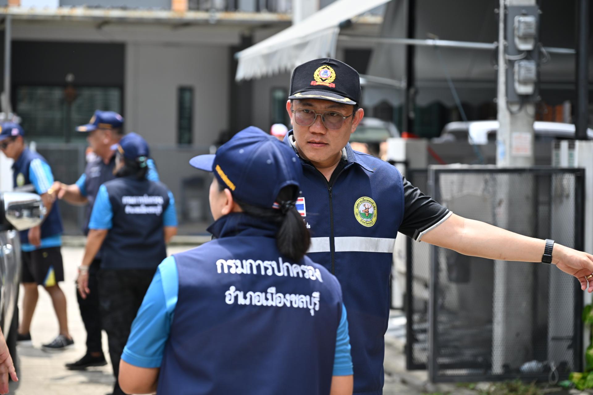  เทศบาลเมืองดอนหัวฬ่อ ลงพื้นที่มอบถุงยังชีพ พร้อมจัดตั้งศูนย์ช่วยเหลือผู้ประสบอุทกภัย หมู่ที่ 7