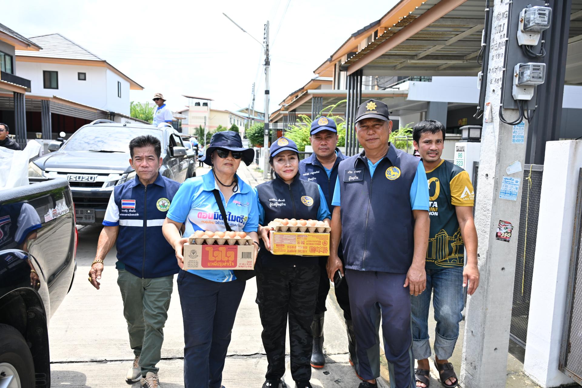  เทศบาลเมืองดอนหัวฬ่อ ลงพื้นที่มอบถุงยังชีพ พร้อมจัดตั้งศูนย์ช่วยเหลือผู้ประสบอุทกภัย หมู่ที่ 7