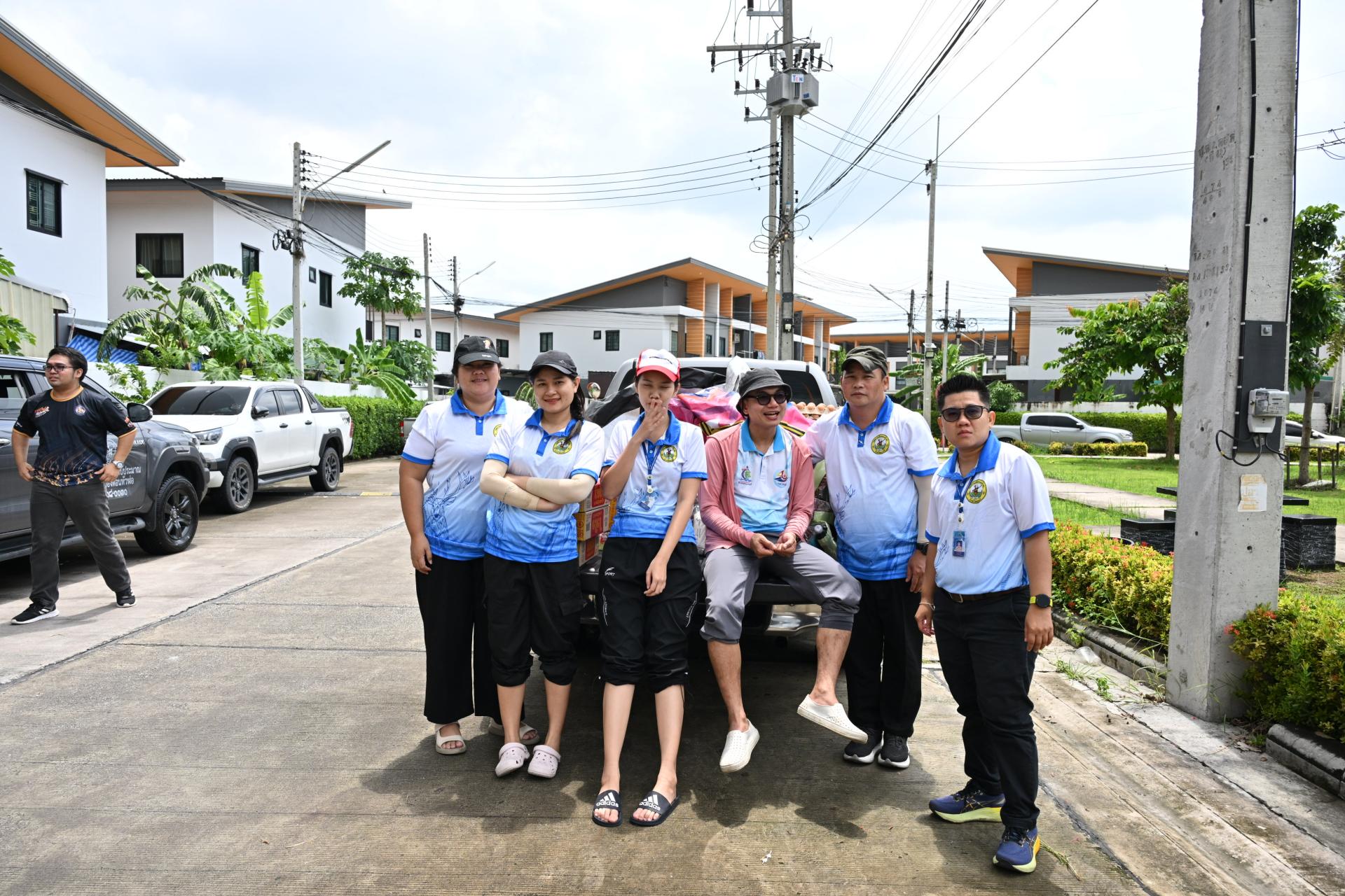  เทศบาลเมืองดอนหัวฬ่อ ลงพื้นที่มอบถุงยังชีพ พร้อมจัดตั้งศูนย์ช่วยเหลือผู้ประสบอุทกภัย หมู่ที่ 7