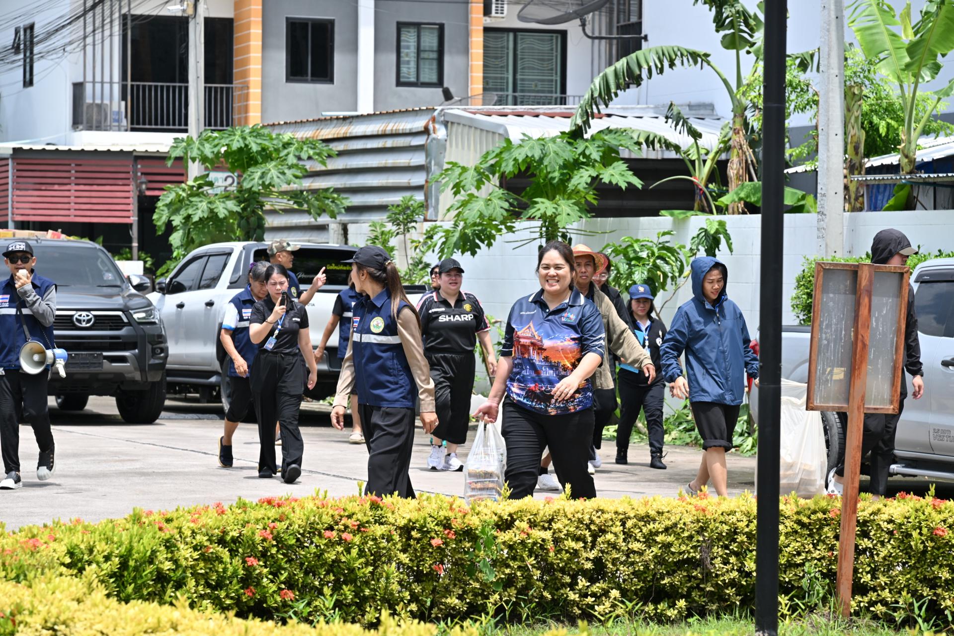  เทศบาลเมืองดอนหัวฬ่อ ลงพื้นที่มอบถุงยังชีพ พร้อมจัดตั้งศูนย์ช่วยเหลือผู้ประสบอุทกภัย หมู่ที่ 7