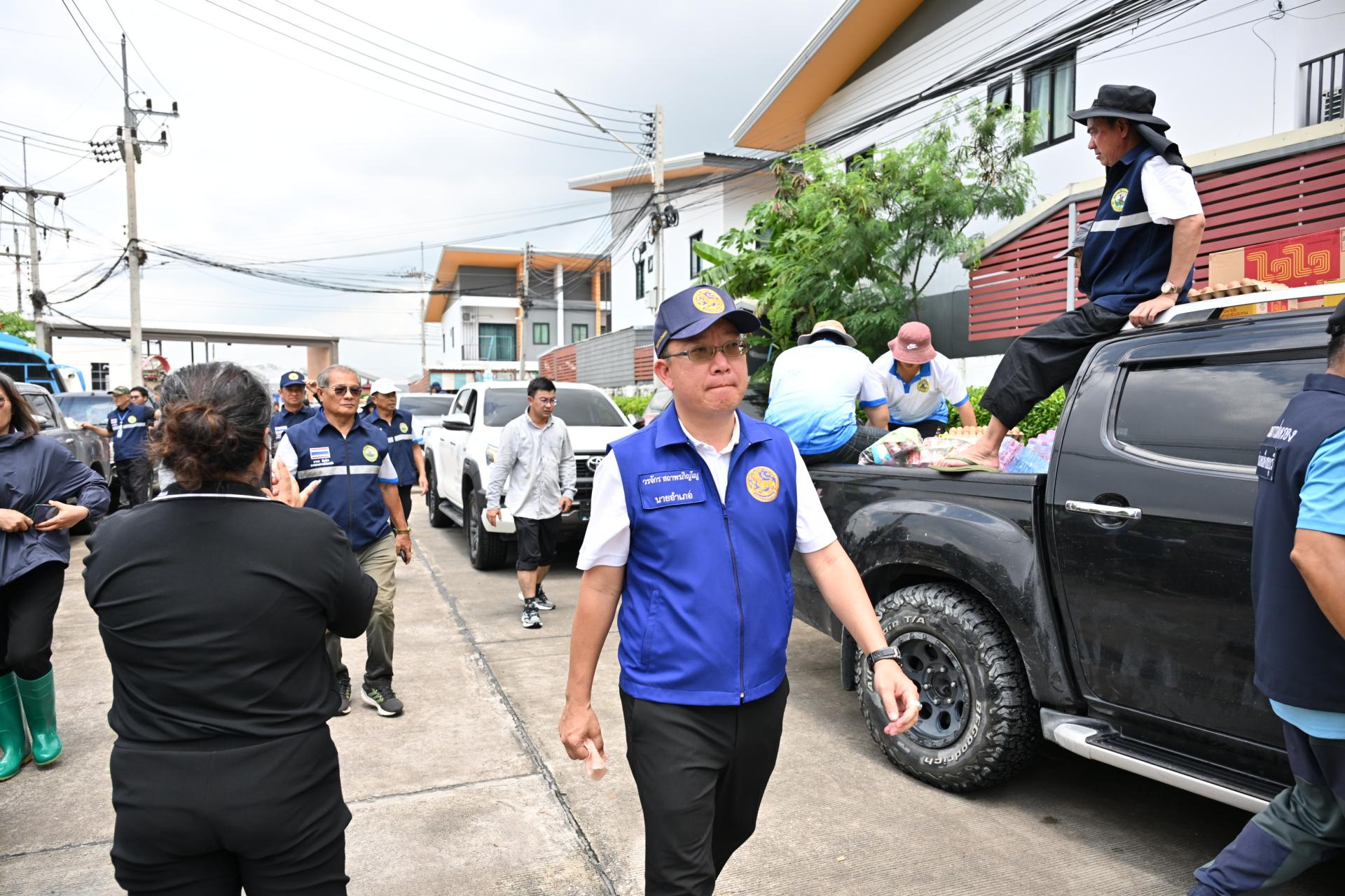  เทศบาลเมืองดอนหัวฬ่อ ลงพื้นที่มอบถุงยังชีพ พร้อมจัดตั้งศูนย์ช่วยเหลือผู้ประสบอุทกภัย หมู่ที่ 7