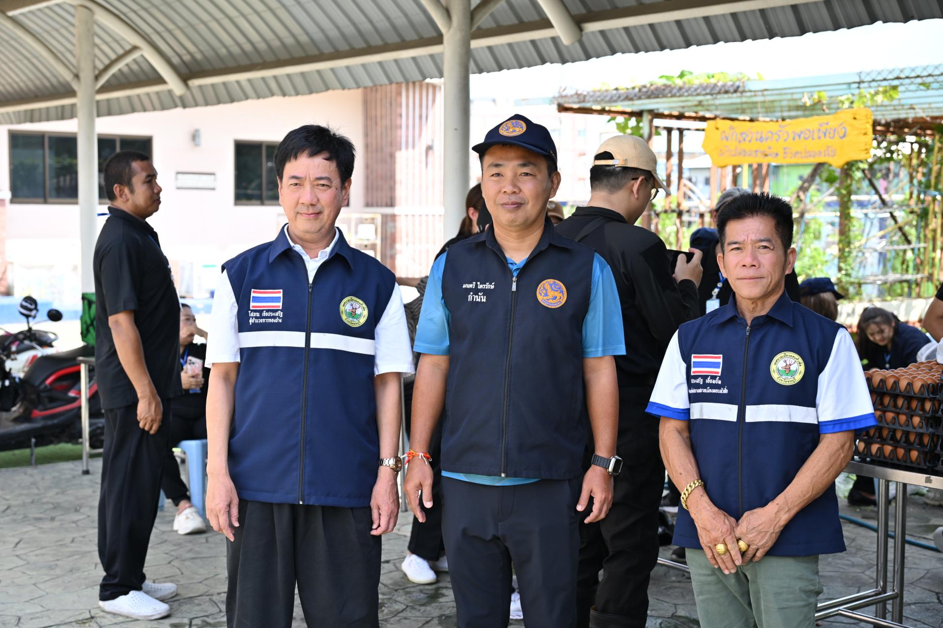  เทศบาลเมืองดอนหัวฬ่อ ลงพื้นที่มอบถุงยังชีพ พร้อมจัดตั้งศูนย์ช่วยเหลือผู้ประสบอุทกภัย หมู่ที่ 7