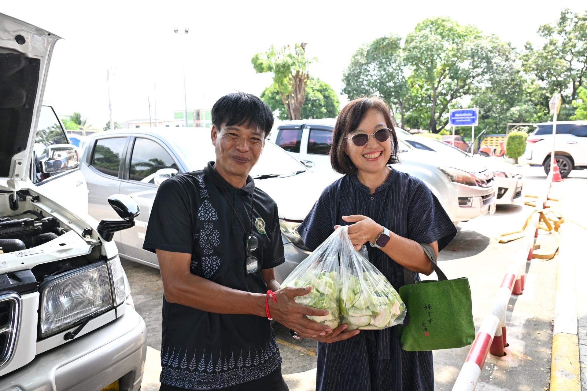 เทศบาลเมืองดอนหัวฬ่อ ลงพื้นที่มอบถุงยังชีพ พร้อมเดินหน้าศูนย์ช่วยเหลือผู้ประสบอุทกภัย