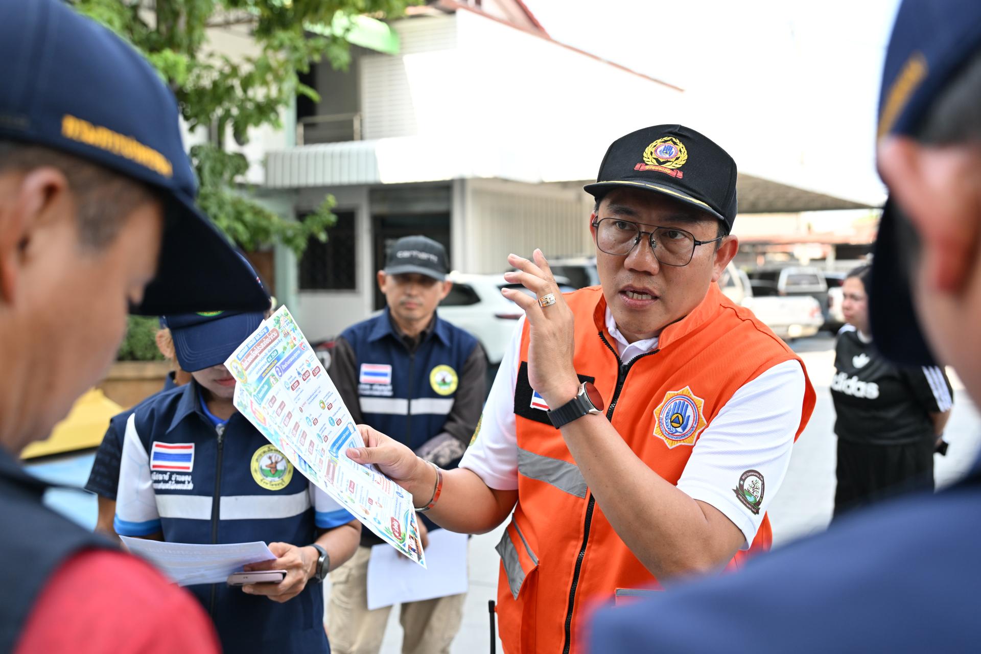 เทศบาลเมืองดอนหัวฬ่อ ลงพื้นที่มอบถุงยังชีพ พร้อมเดินหน้าศูนย์ช่วยเหลือผู้ประสบอุทกภัย