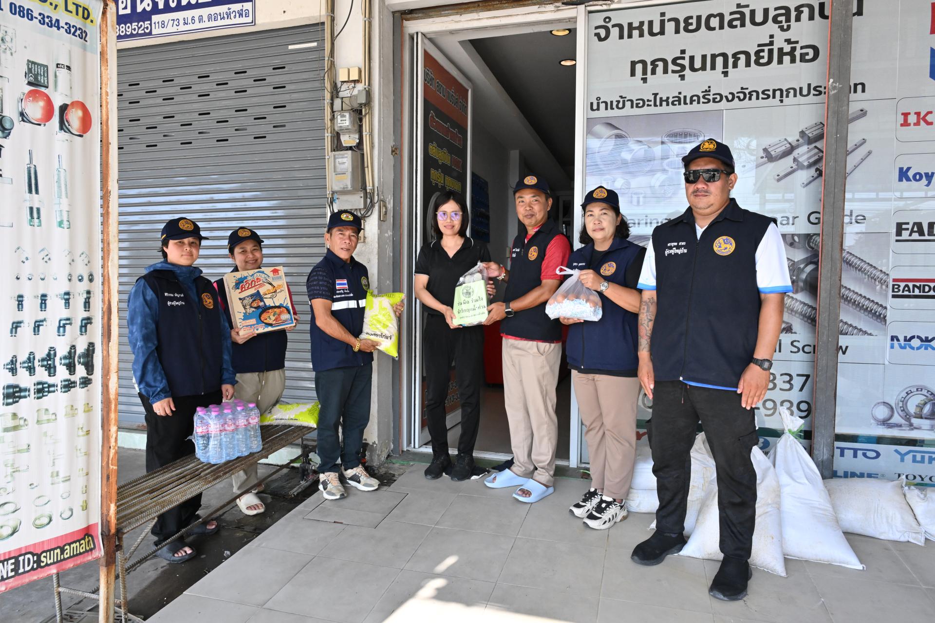 เทศบาลเมืองดอนหัวฬ่อ ลงพื้นที่มอบถุงยังชีพ พร้อมเดินหน้าศูนย์ช่วยเหลือผู้ประสบอุทกภัย