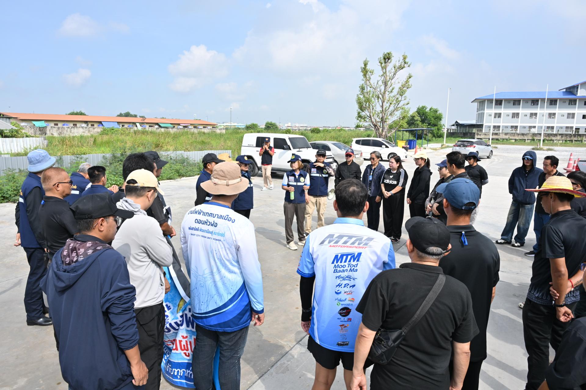 เทศบาลเมืองดอนหัวฬ่อ ลงพื้นที่มอบถุงยังชีพ พร้อมเดินหน้าศูนย์ช่วยเหลือผู้ประสบอุทกภัย