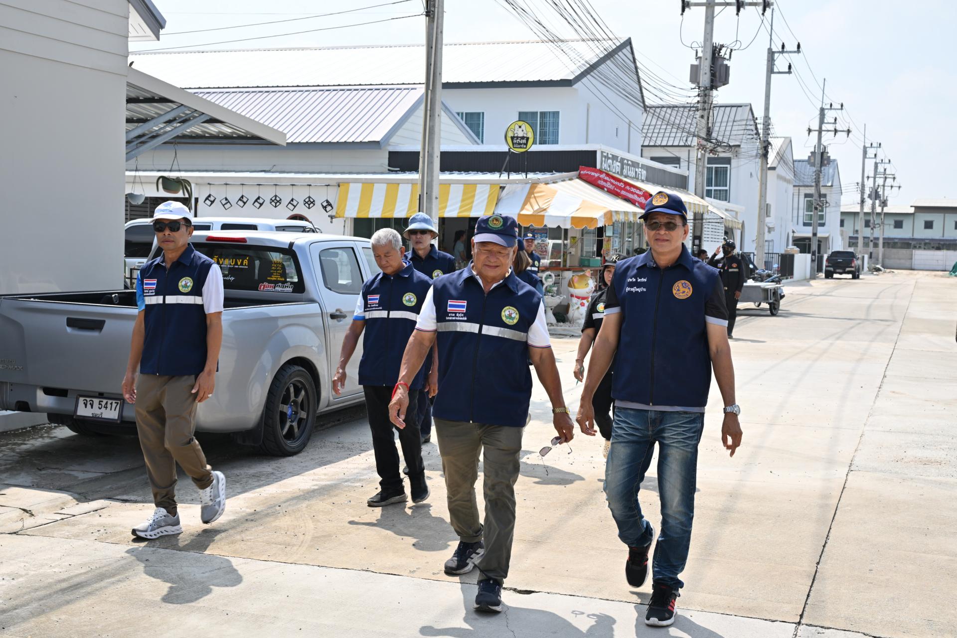เทศบาลเมืองดอนหัวฬ่อ ลงพื้นที่มอบถุงยังชีพ พร้อมเดินหน้าศูนย์ช่วยเหลือผู้ประสบอุทกภัย