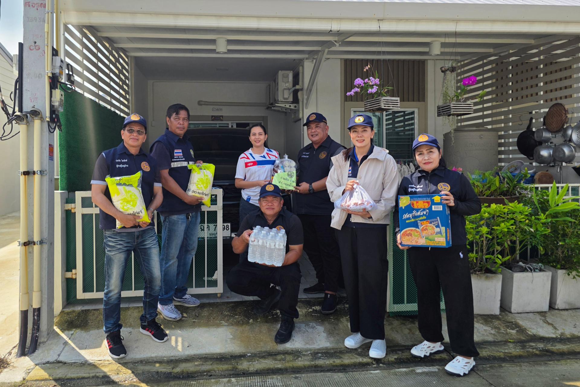เทศบาลเมืองดอนหัวฬ่อ ลงพื้นที่มอบถุงยังชีพ พร้อมเดินหน้าศูนย์ช่วยเหลือผู้ประสบอุทกภัย