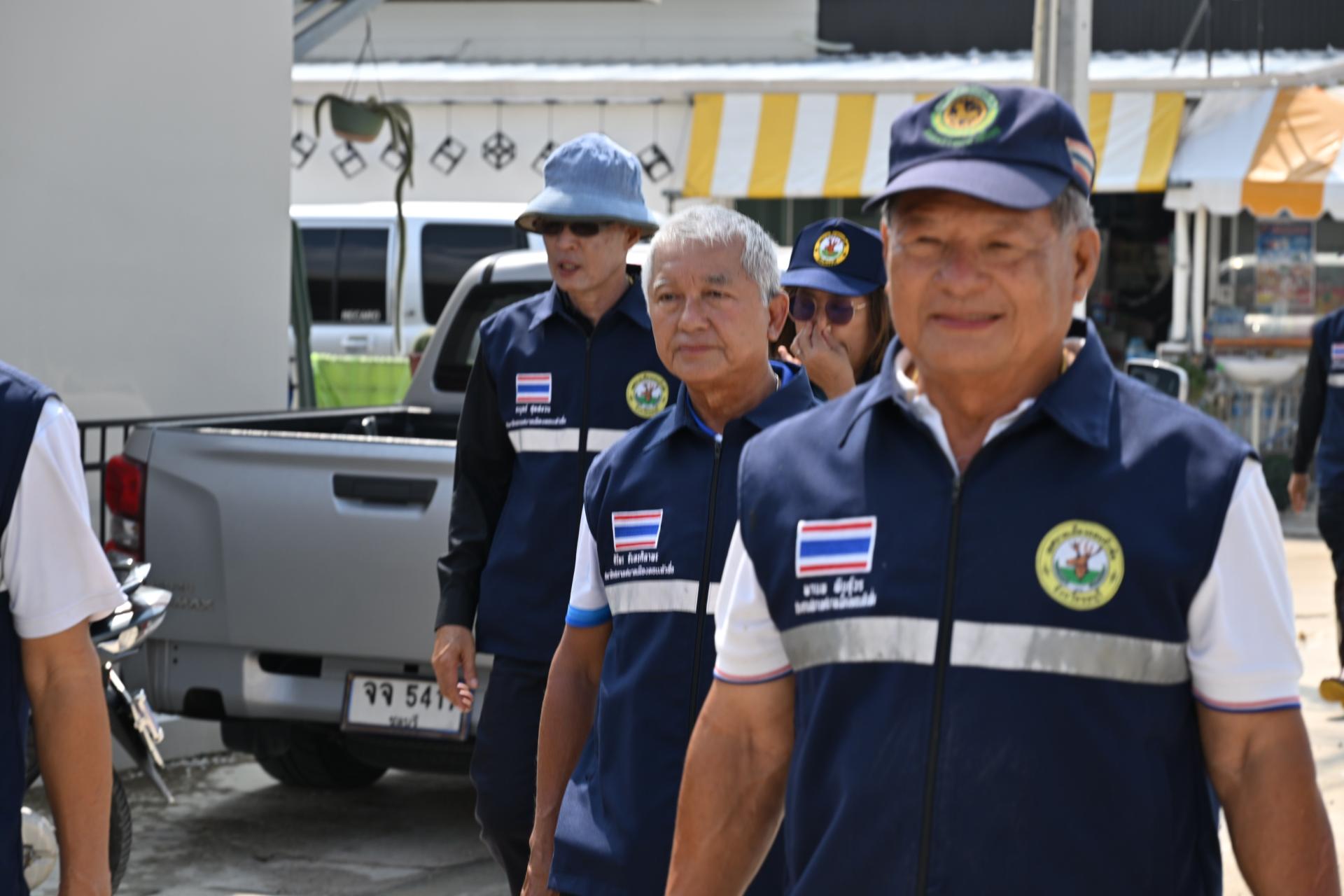 เทศบาลเมืองดอนหัวฬ่อ ลงพื้นที่มอบถุงยังชีพ พร้อมเดินหน้าศูนย์ช่วยเหลือผู้ประสบอุทกภัย