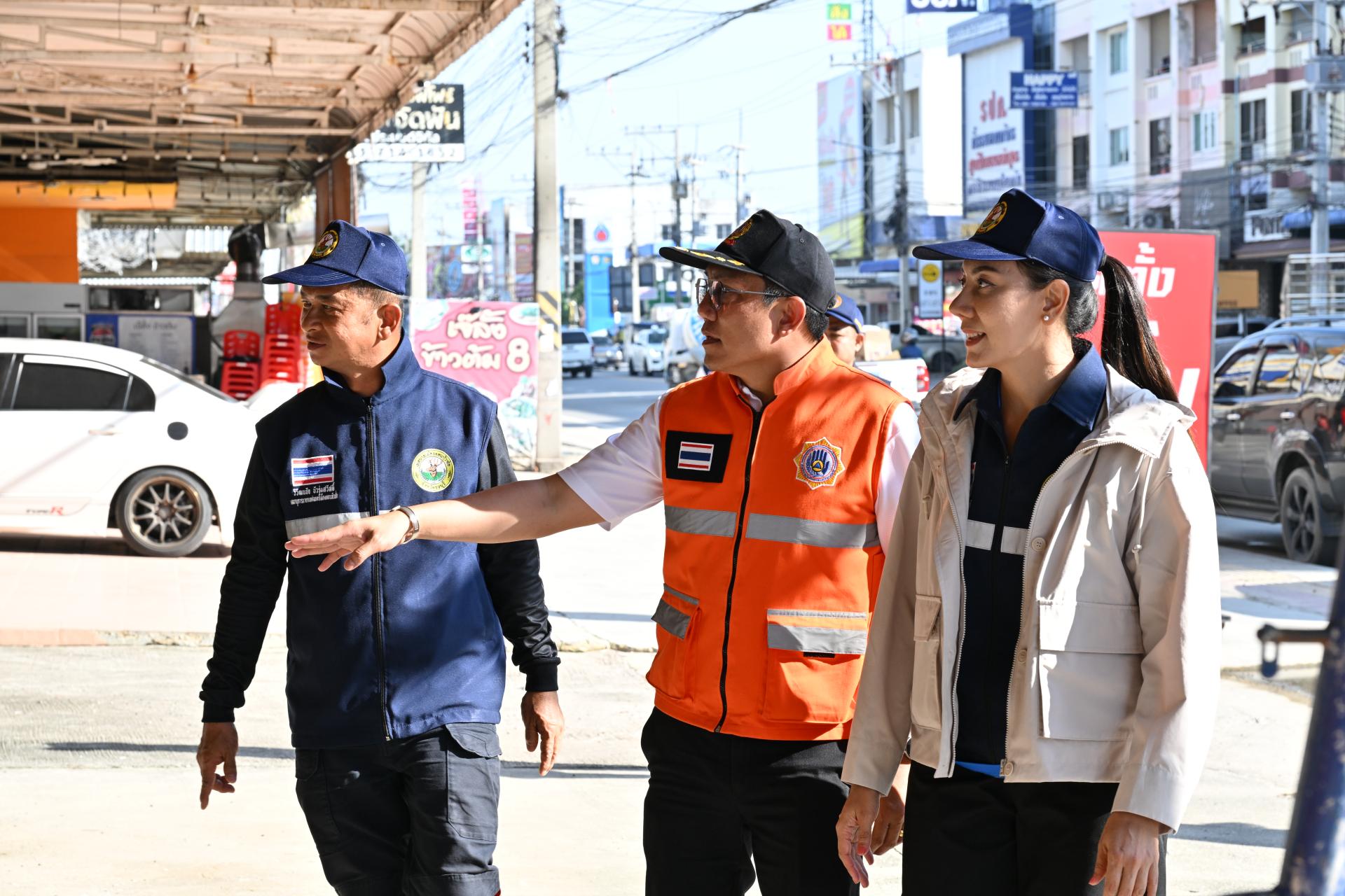 เทศบาลเมืองดอนหัวฬ่อ ลงพื้นที่มอบถุงยังชีพ พร้อมเดินหน้าศูนย์ช่วยเหลือผู้ประสบอุทกภัย