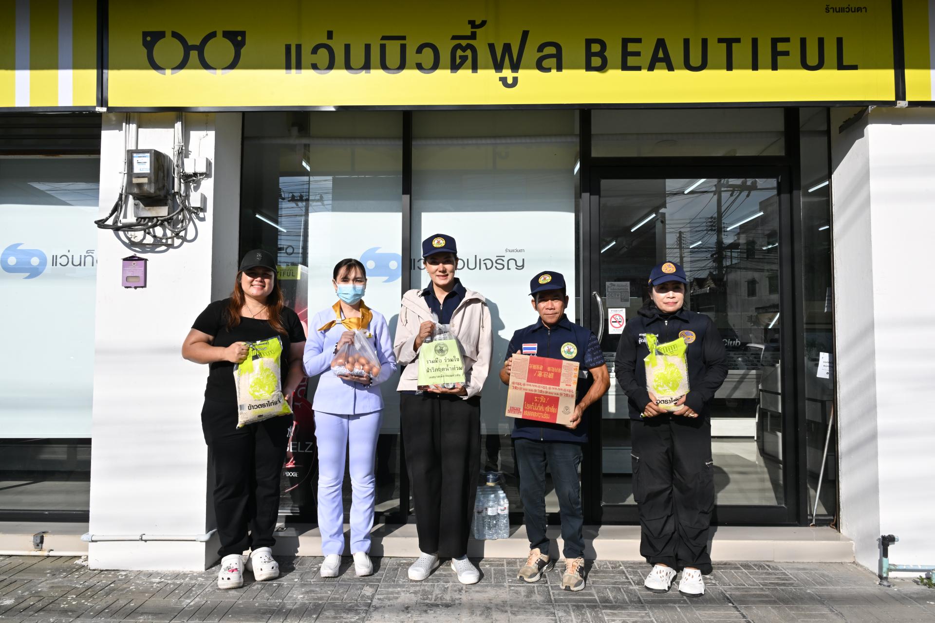 เทศบาลเมืองดอนหัวฬ่อ ลงพื้นที่มอบถุงยังชีพ พร้อมเดินหน้าศูนย์ช่วยเหลือผู้ประสบอุทกภัย