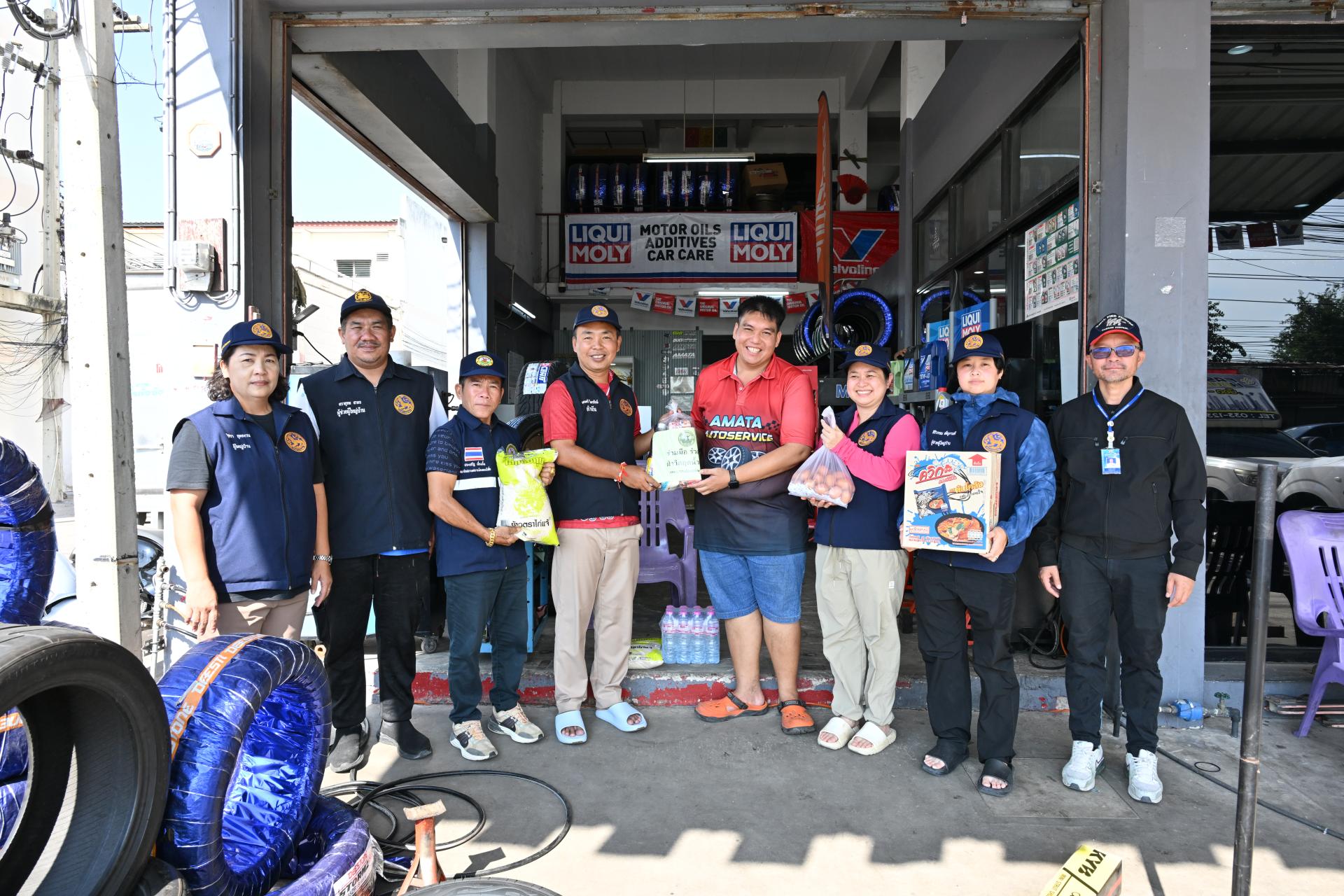 เทศบาลเมืองดอนหัวฬ่อ ลงพื้นที่มอบถุงยังชีพ พร้อมเดินหน้าศูนย์ช่วยเหลือผู้ประสบอุทกภัย