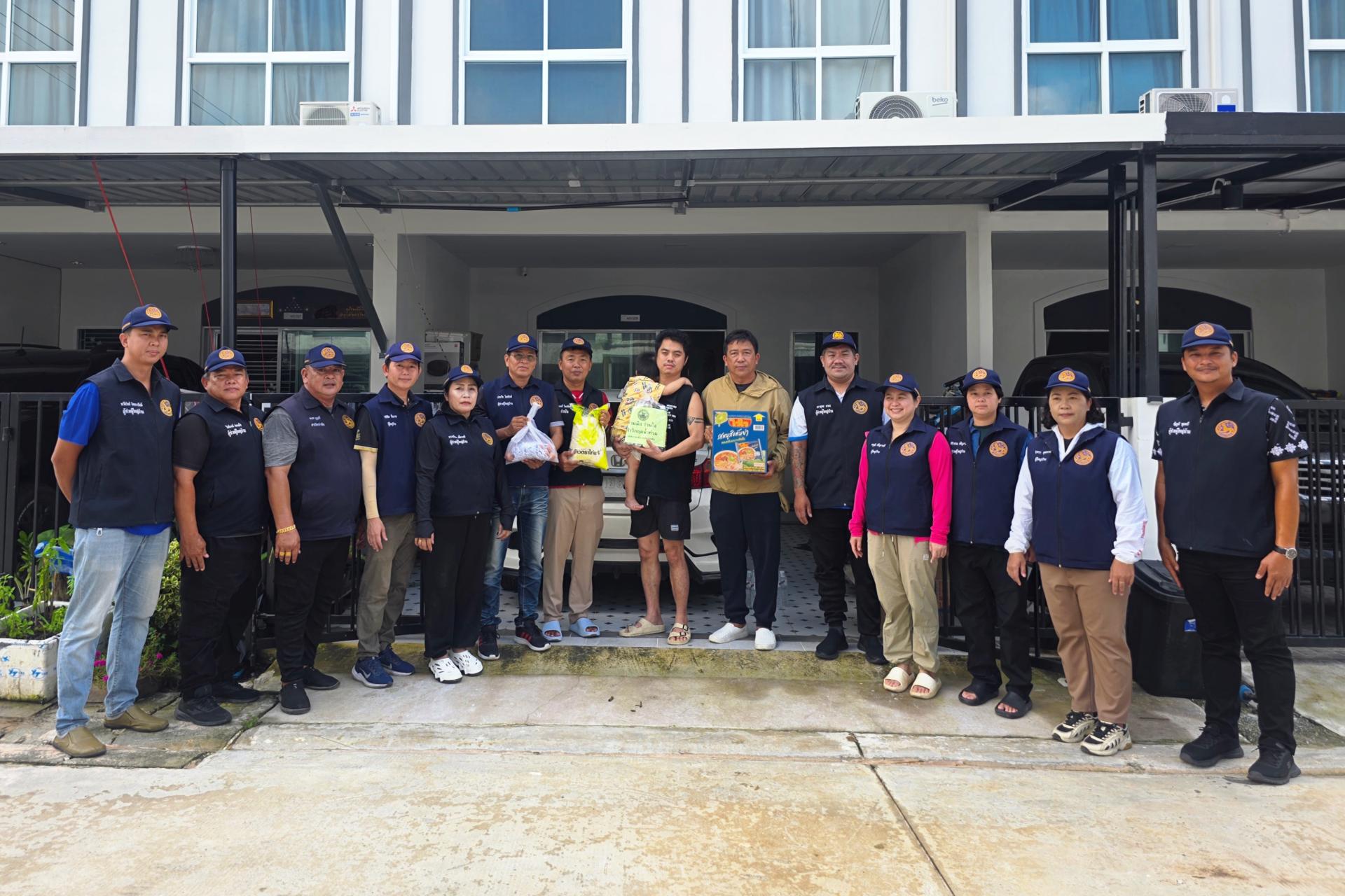 เทศบาลเมืองดอนหัวฬ่อ ลงพื้นที่มอบถุงยังชีพ พร้อมเดินหน้าศูนย์ช่วยเหลือผู้ประสบอุทกภัย