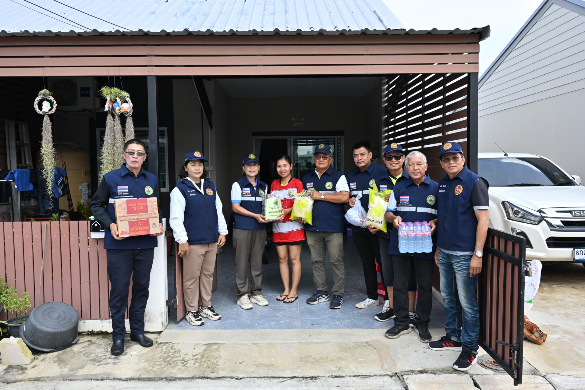 เทศบาลเมืองดอนหัวฬ่อ ลงพื้นที่มอบถุงยังชีพ พร้อมเดินหน้าศูนย์ช่วยเหลือผู้ประสบอุทกภัย