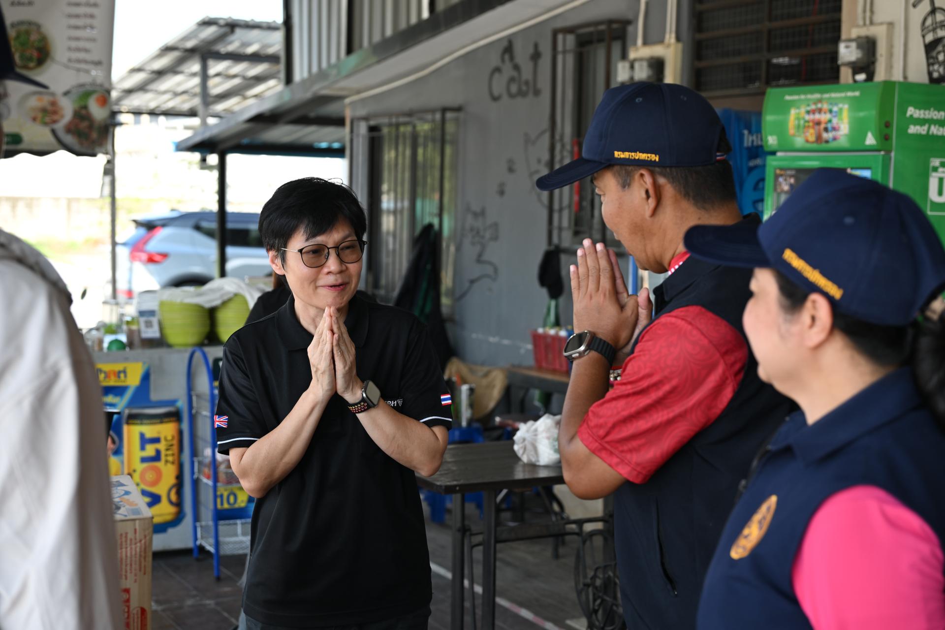 เทศบาลเมืองดอนหัวฬ่อ ลงพื้นที่มอบถุงยังชีพ พร้อมเดินหน้าศูนย์ช่วยเหลือผู้ประสบอุทกภัย
