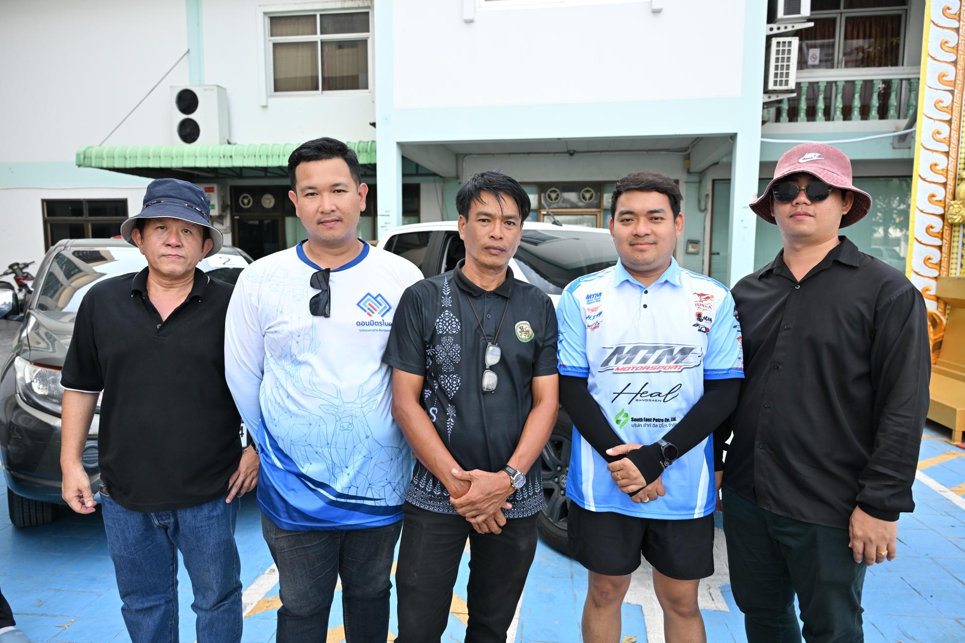 เทศบาลเมืองดอนหัวฬ่อ ลงพื้นที่มอบถุงยังชีพ พร้อมเดินหน้าศูนย์ช่วยเหลือผู้ประสบอุทกภัย