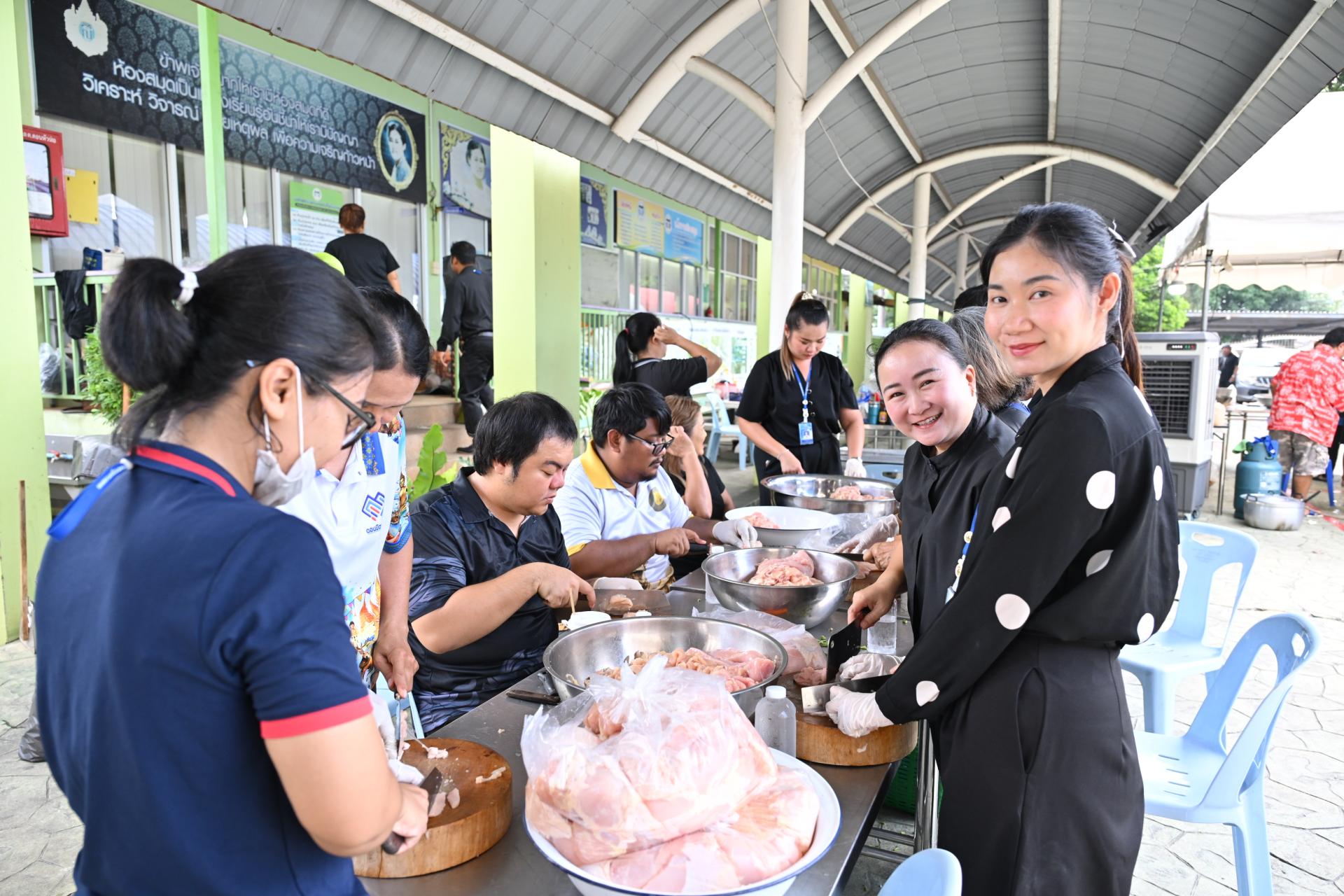 เทศบาลเมืองดอนหัวฬ่อ ลงพื้นที่มอบถุงยังชีพ พร้อมเดินหน้าศูนย์ช่วยเหลือผู้ประสบอุทกภัย