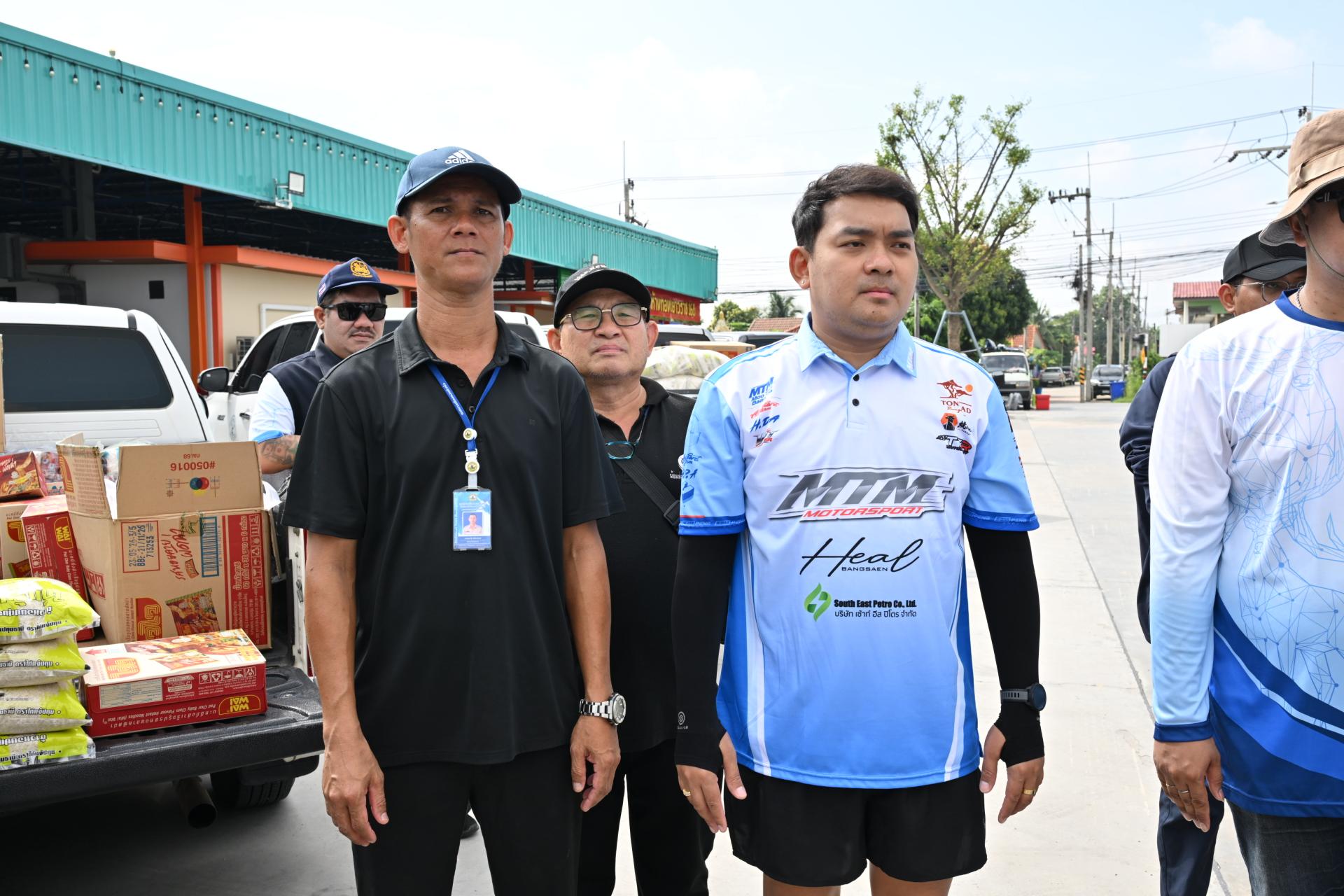 เทศบาลเมืองดอนหัวฬ่อ ลงพื้นที่มอบถุงยังชีพ พร้อมเดินหน้าศูนย์ช่วยเหลือผู้ประสบอุทกภัย