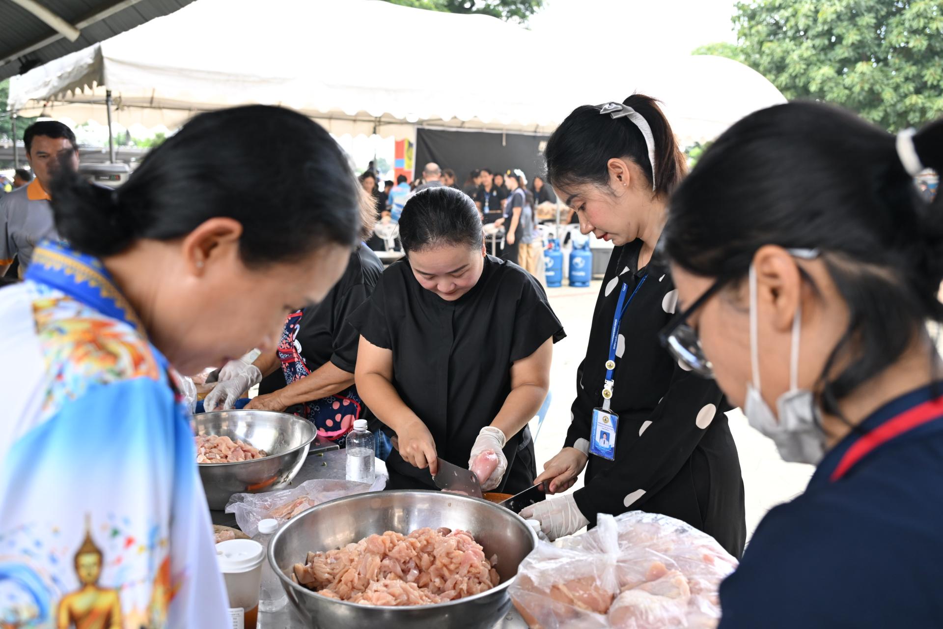 เทศบาลเมืองดอนหัวฬ่อ ลงพื้นที่มอบถุงยังชีพ พร้อมเดินหน้าศูนย์ช่วยเหลือผู้ประสบอุทกภัย