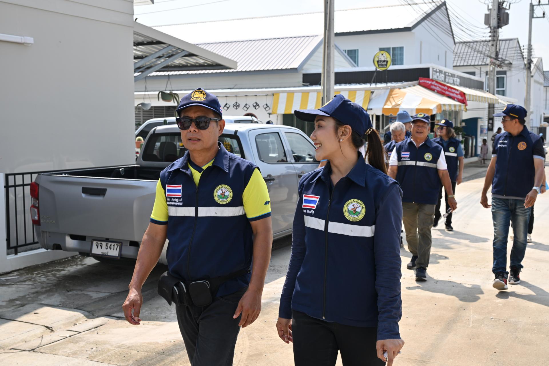 เทศบาลเมืองดอนหัวฬ่อ ลงพื้นที่มอบถุงยังชีพ พร้อมเดินหน้าศูนย์ช่วยเหลือผู้ประสบอุทกภัย