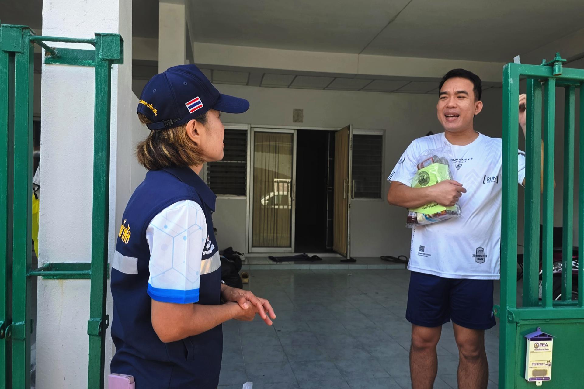 เทศบาลเมืองดอนหัวฬ่อ ลงพื้นที่มอบถุงยังชีพ พร้อมเดินหน้าศูนย์ช่วยเหลือผู้ประสบอุทกภัย