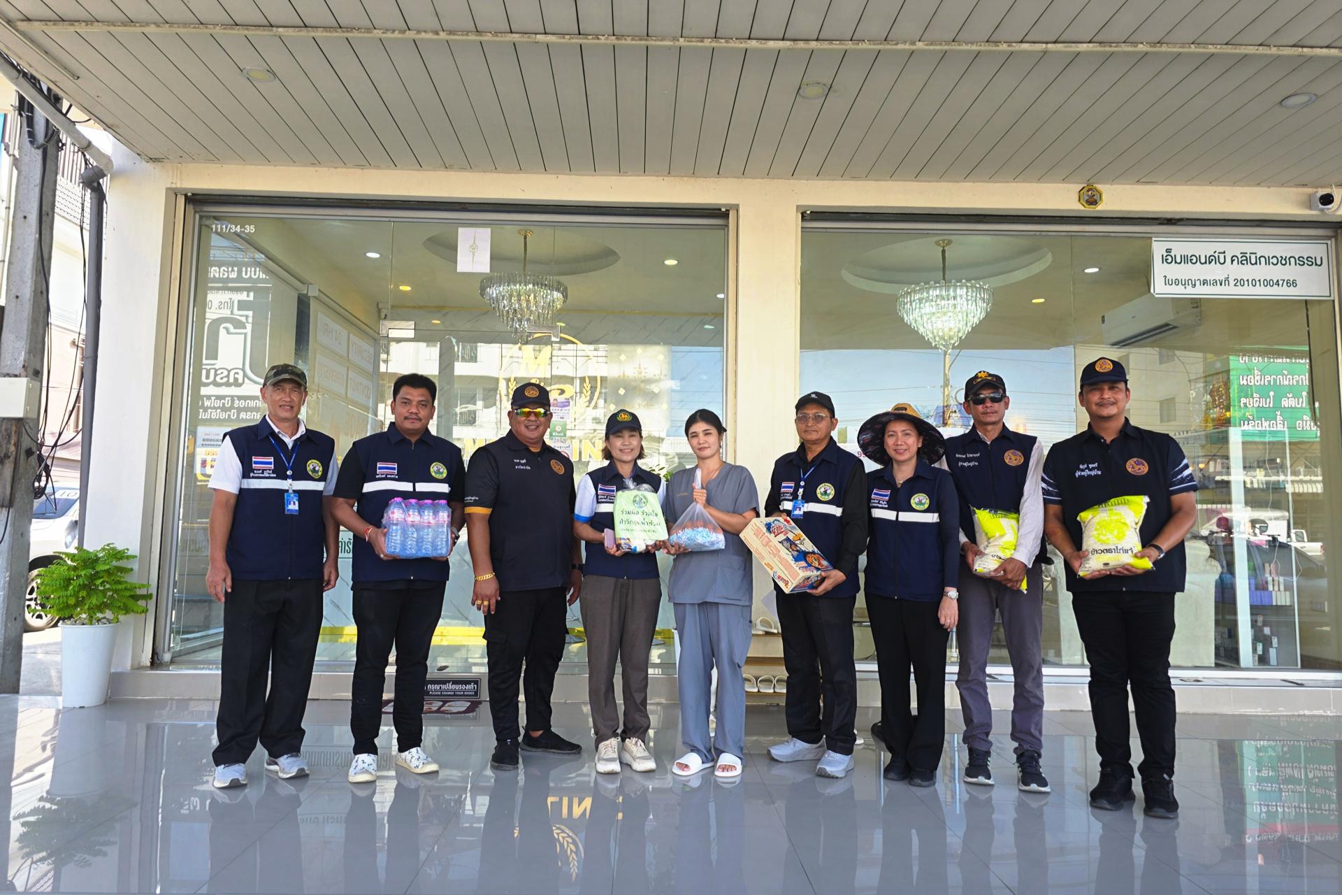 เทศบาลเมืองดอนหัวฬ่อ ลงพื้นที่มอบถุงยังชีพ พร้อมเดินหน้าศูนย์ช่วยเหลือผู้ประสบอุทกภัย