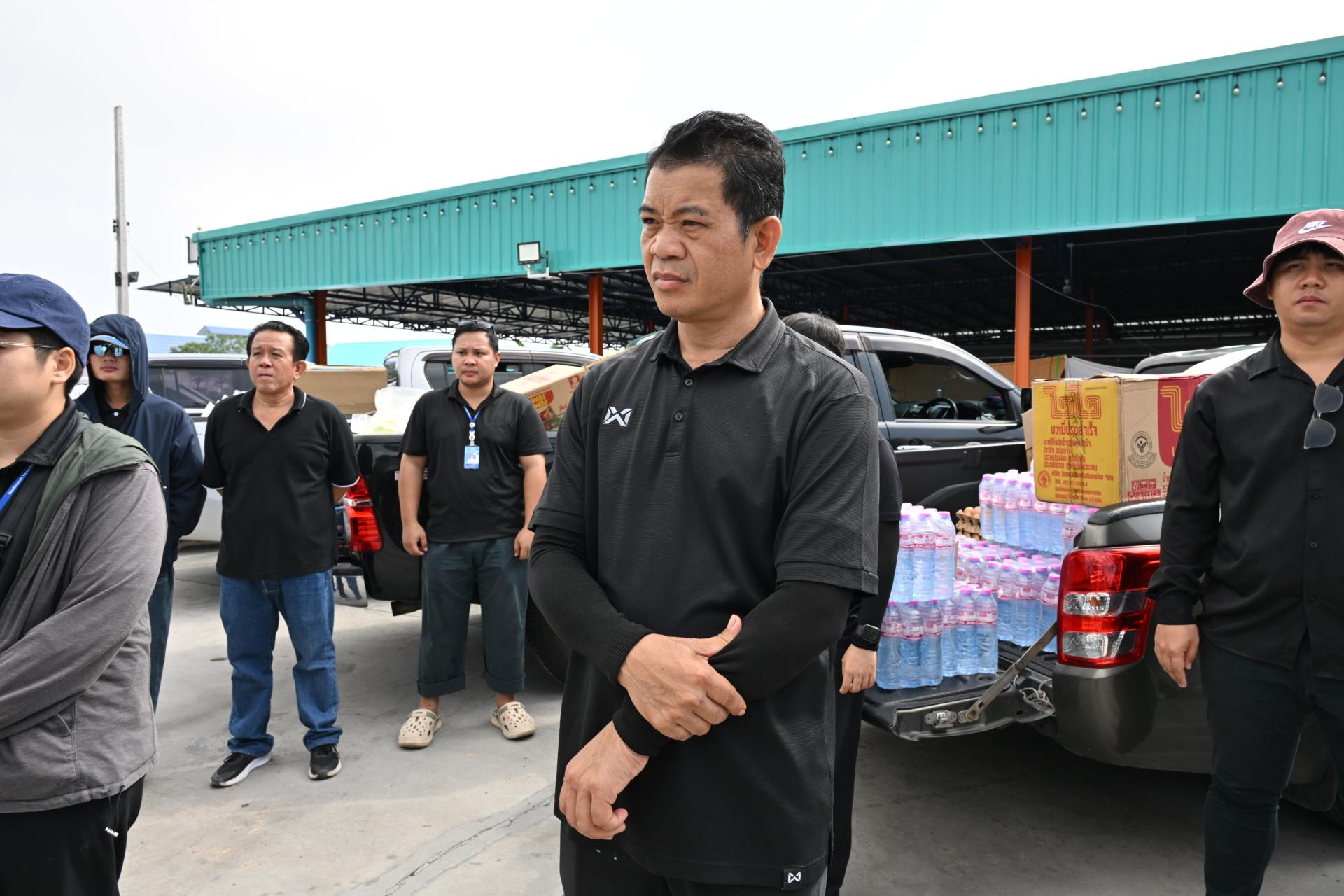 เทศบาลเมืองดอนหัวฬ่อ ลงพื้นที่มอบถุงยังชีพ พร้อมเดินหน้าศูนย์ช่วยเหลือผู้ประสบอุทกภัย