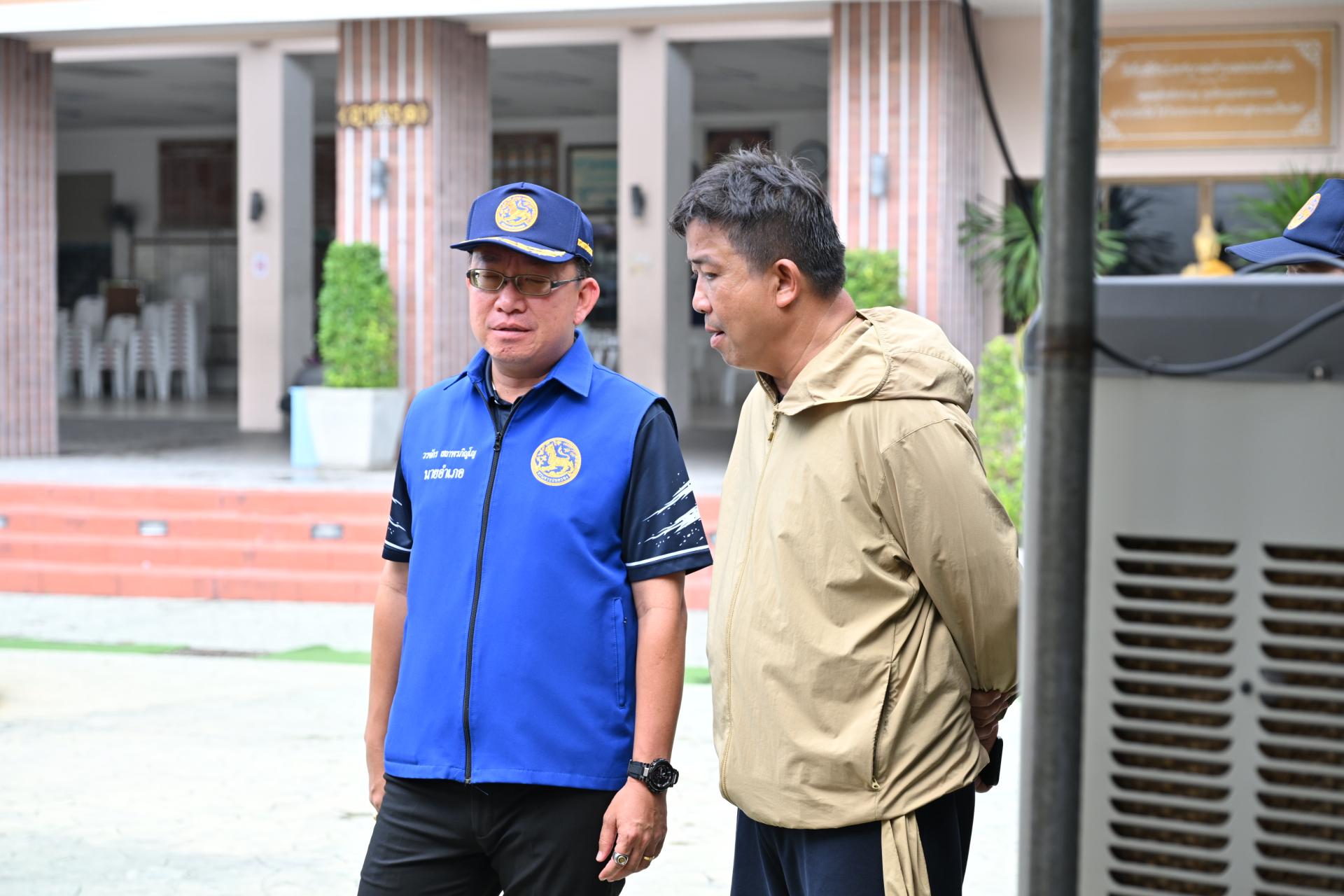 เทศบาลเมืองดอนหัวฬ่อ ลงพื้นที่มอบถุงยังชีพ พร้อมเดินหน้าศูนย์ช่วยเหลือผู้ประสบอุทกภัย