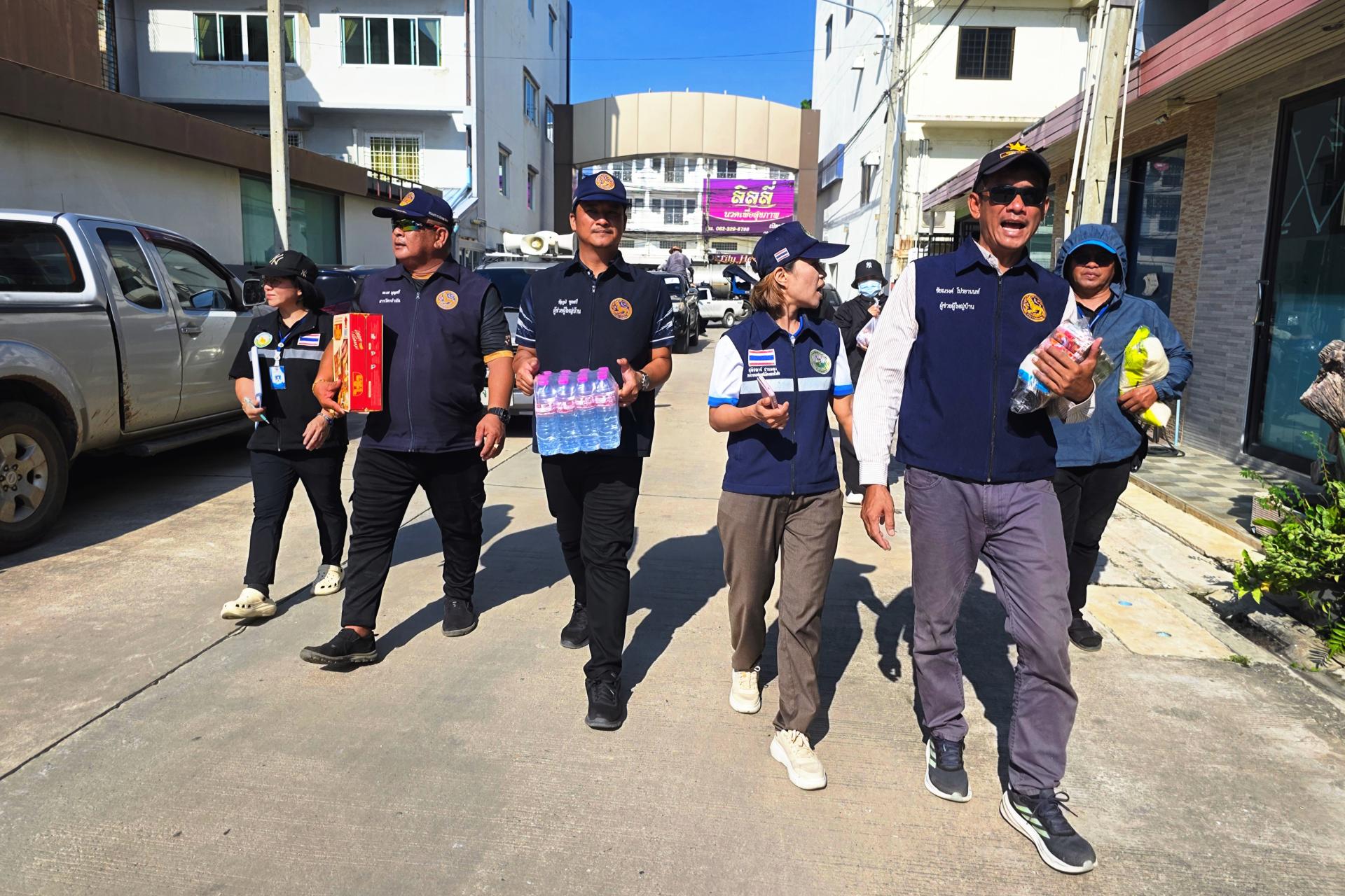 เทศบาลเมืองดอนหัวฬ่อ ลงพื้นที่มอบถุงยังชีพ พร้อมเดินหน้าศูนย์ช่วยเหลือผู้ประสบอุทกภัย