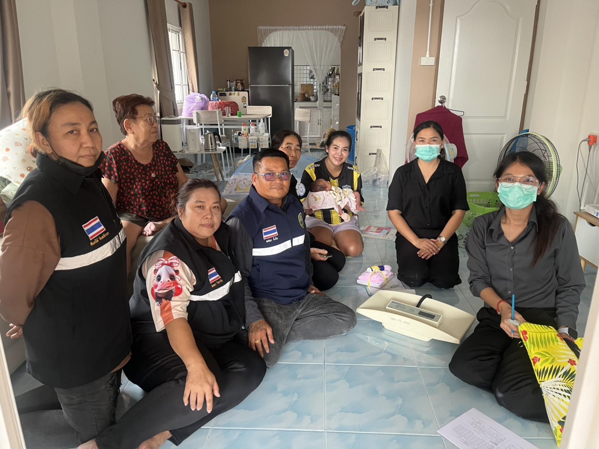 กองสาธารณสุขและสิ่งแวดล้อม ให้บริการเยี่ยมบ้านมารดาหลังคลอด ทารกแรกเกิด ตรวจสุขภาพเบื้องต้นแก่มารดาหลังคลอด 