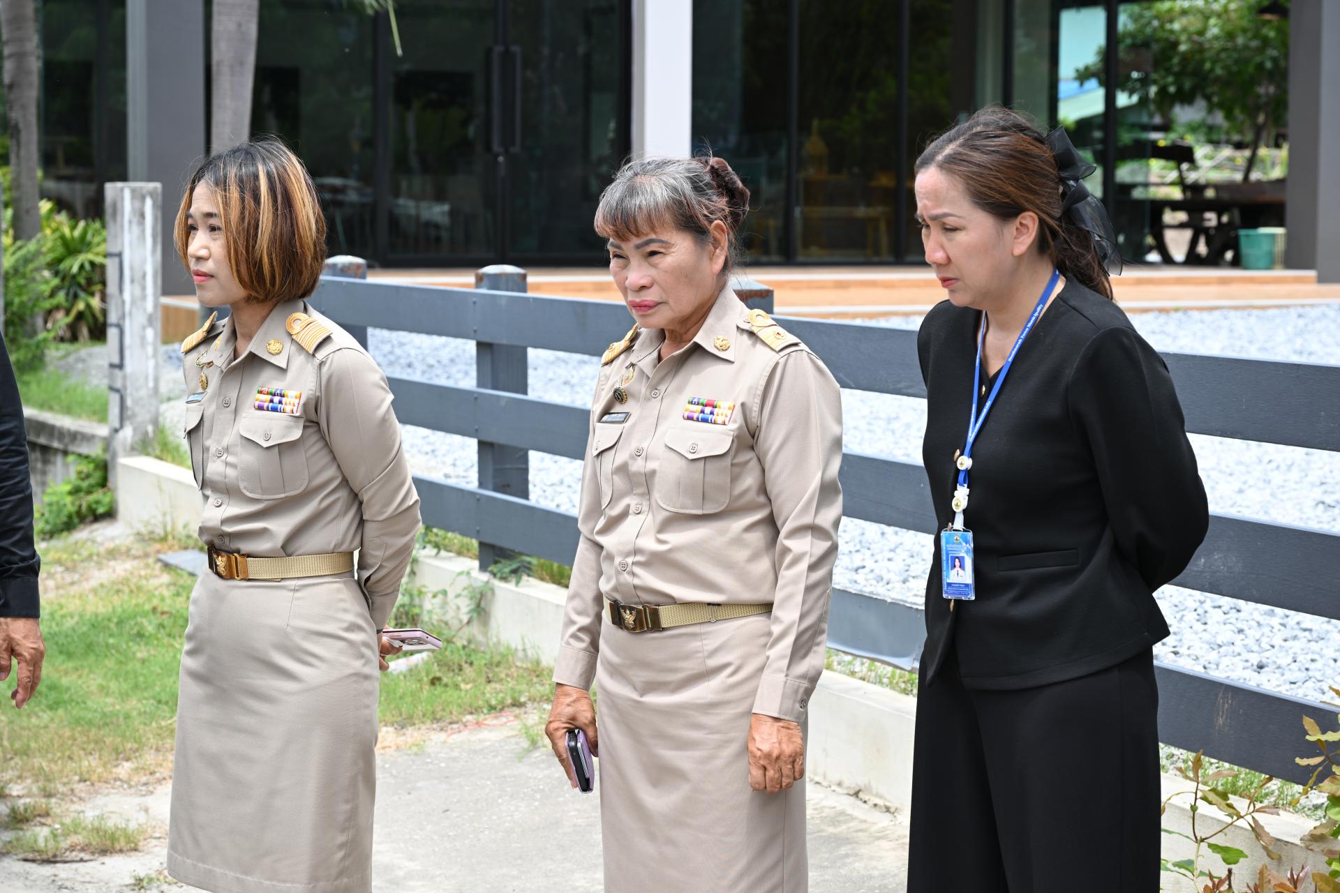 นายกเทศมนตรีเมืองดอนหัวฬ่อ พร้อมด้วยคณะผู้บริหาร ลงพื้นที่ตรวจสอบและติดตามการปฏิบัติงานดูดฉีดล้างท่อระบายน้ำ เพื่อเพิ่มประสิทธิภาพการระบายน้ำในพื้นที่